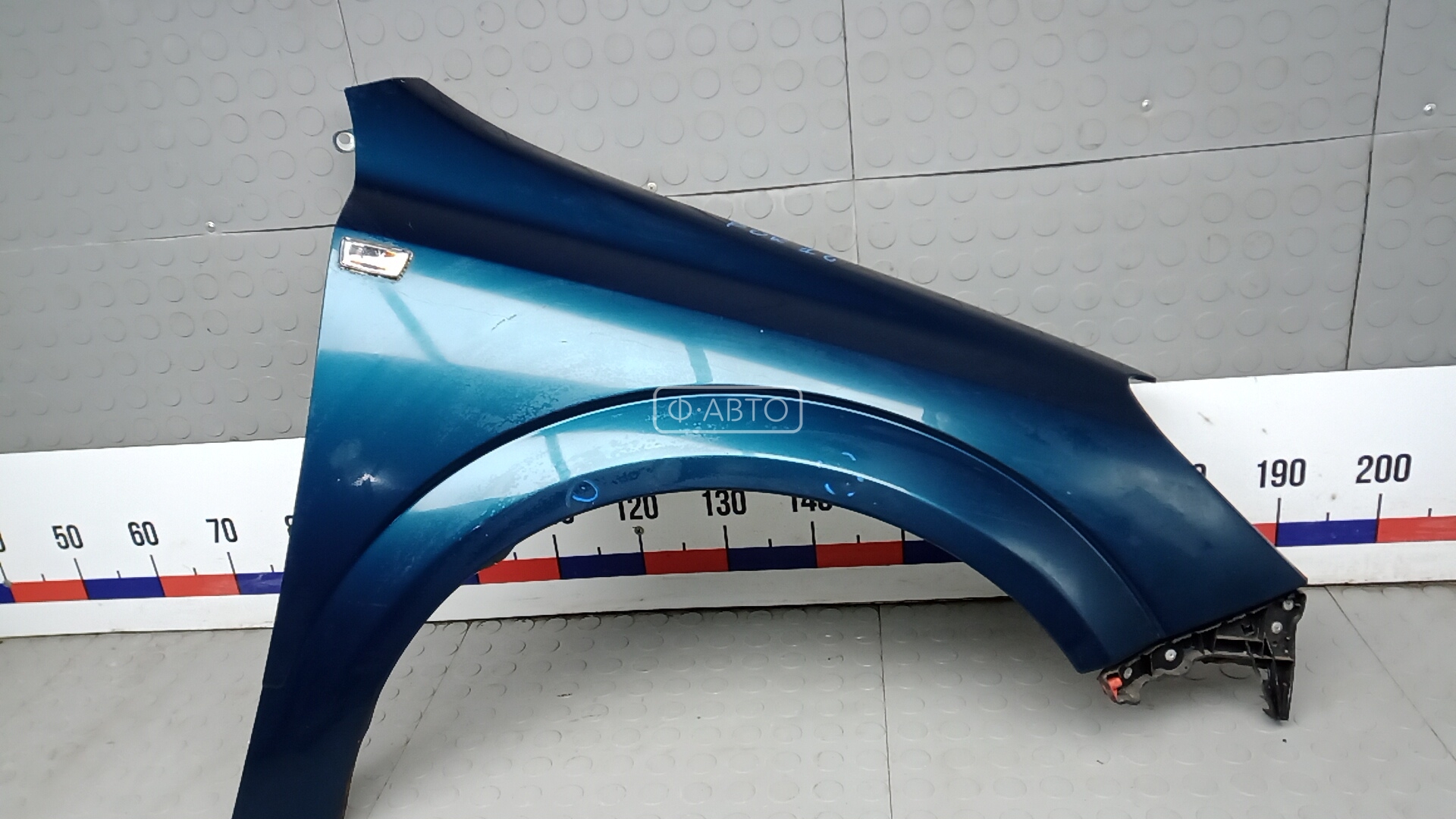 Крыло переднее правое