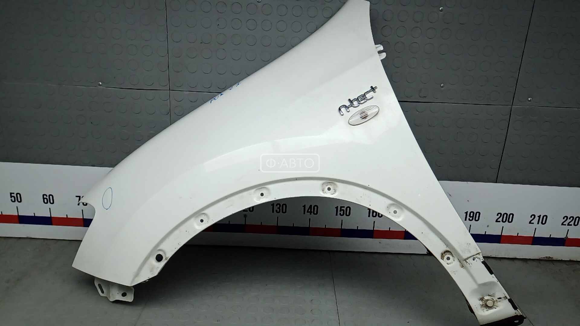 Крыло переднее левое