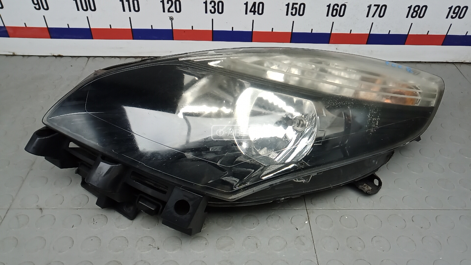 Фара левая