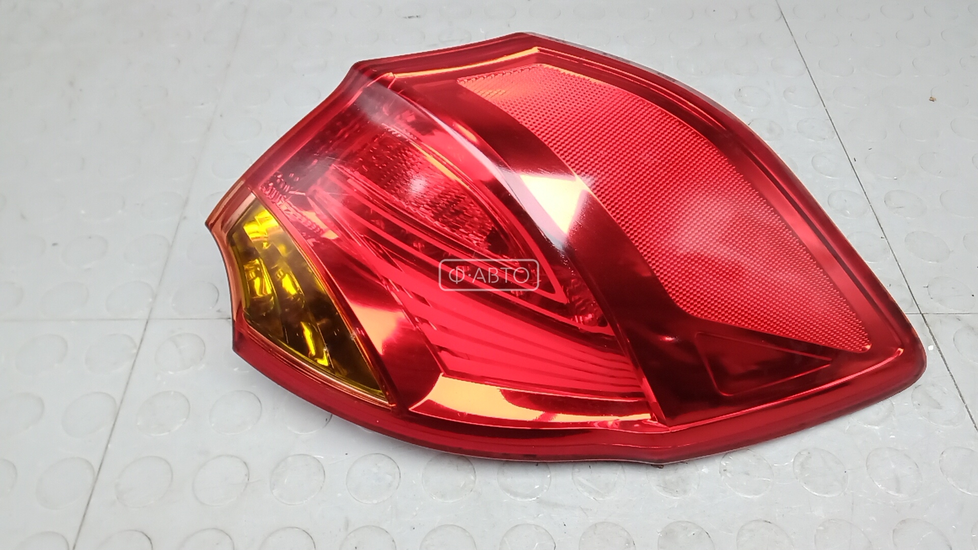 Фонарь задний правый