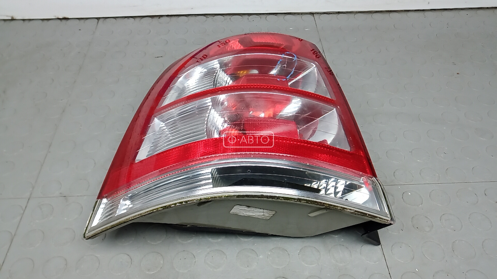 Фонарь задний левый