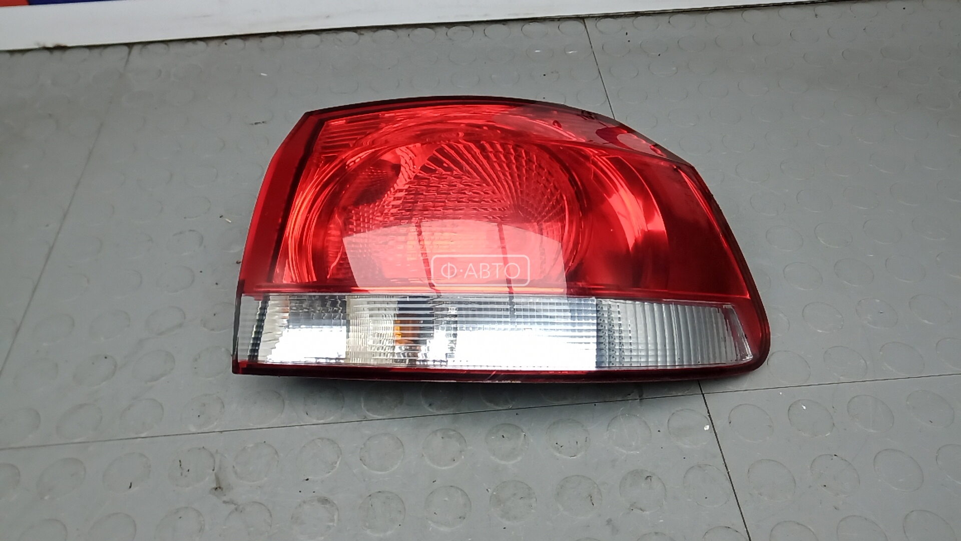 Фонарь задний правый