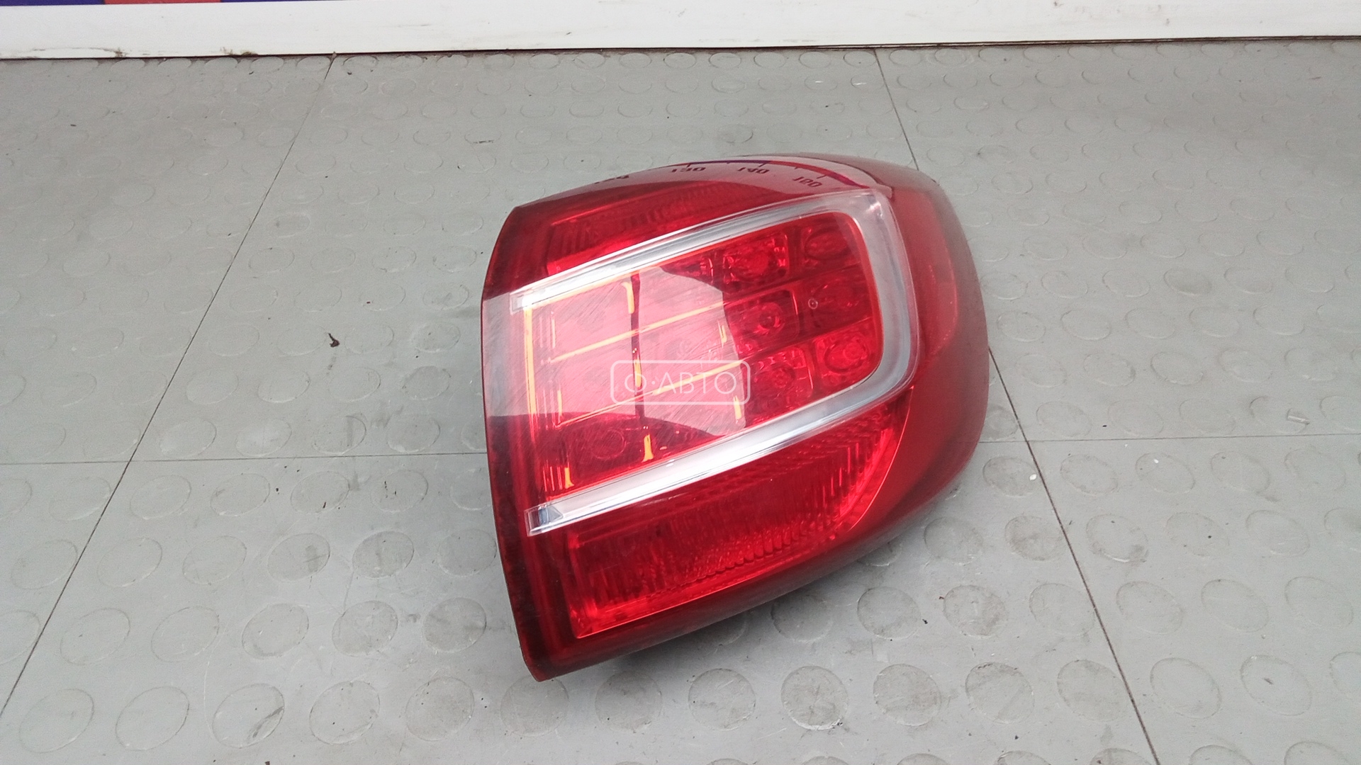 Фонарь задний правый