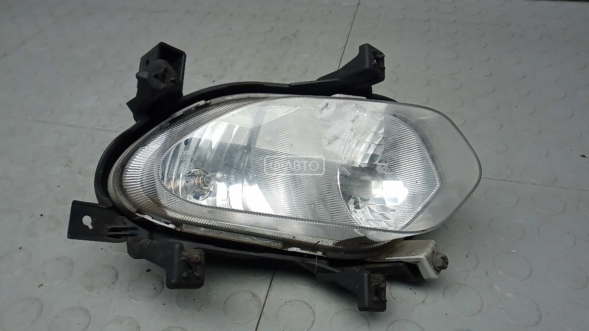 Фара галогенная правая передняя