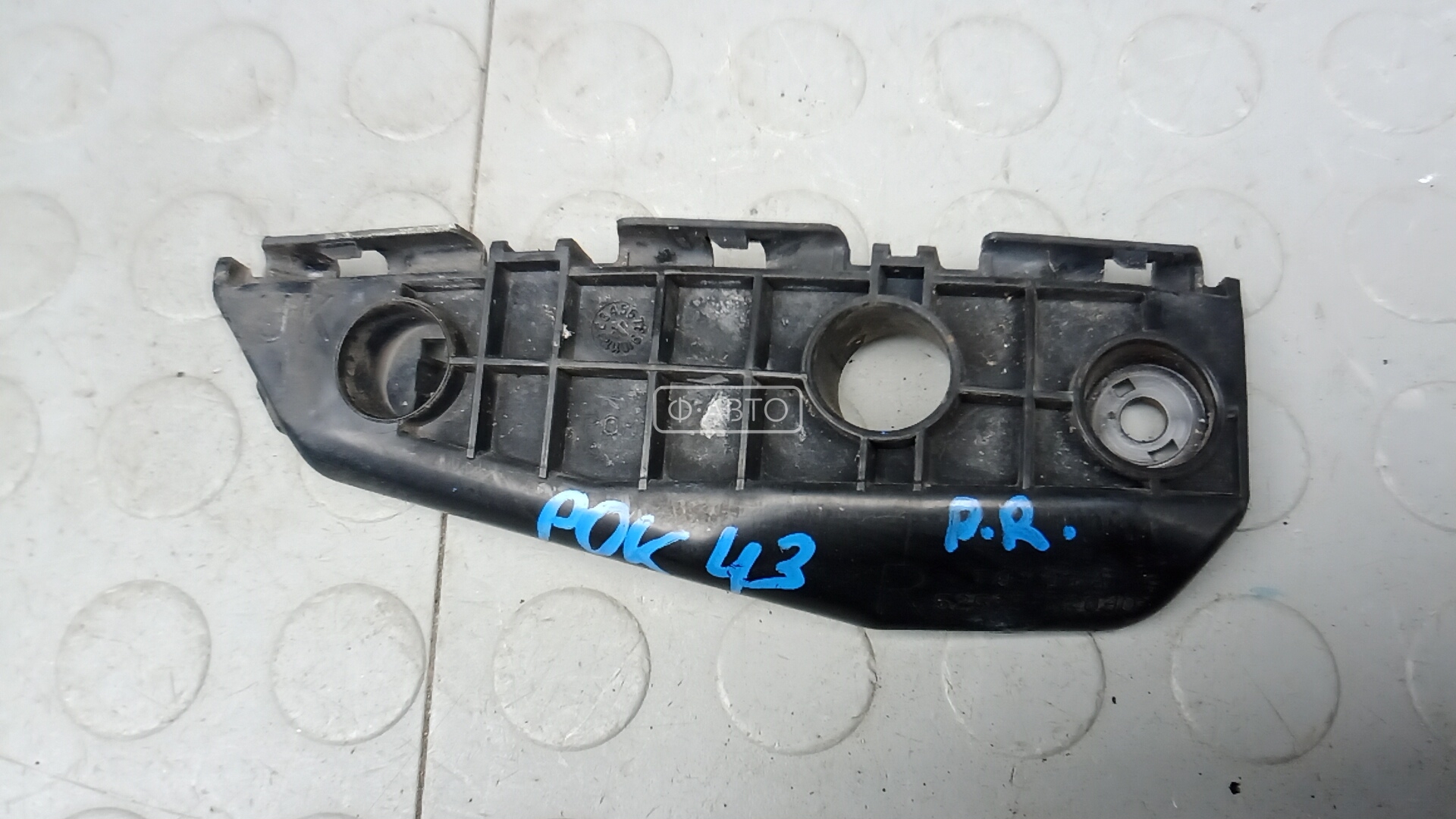 Крепление бампера переднее