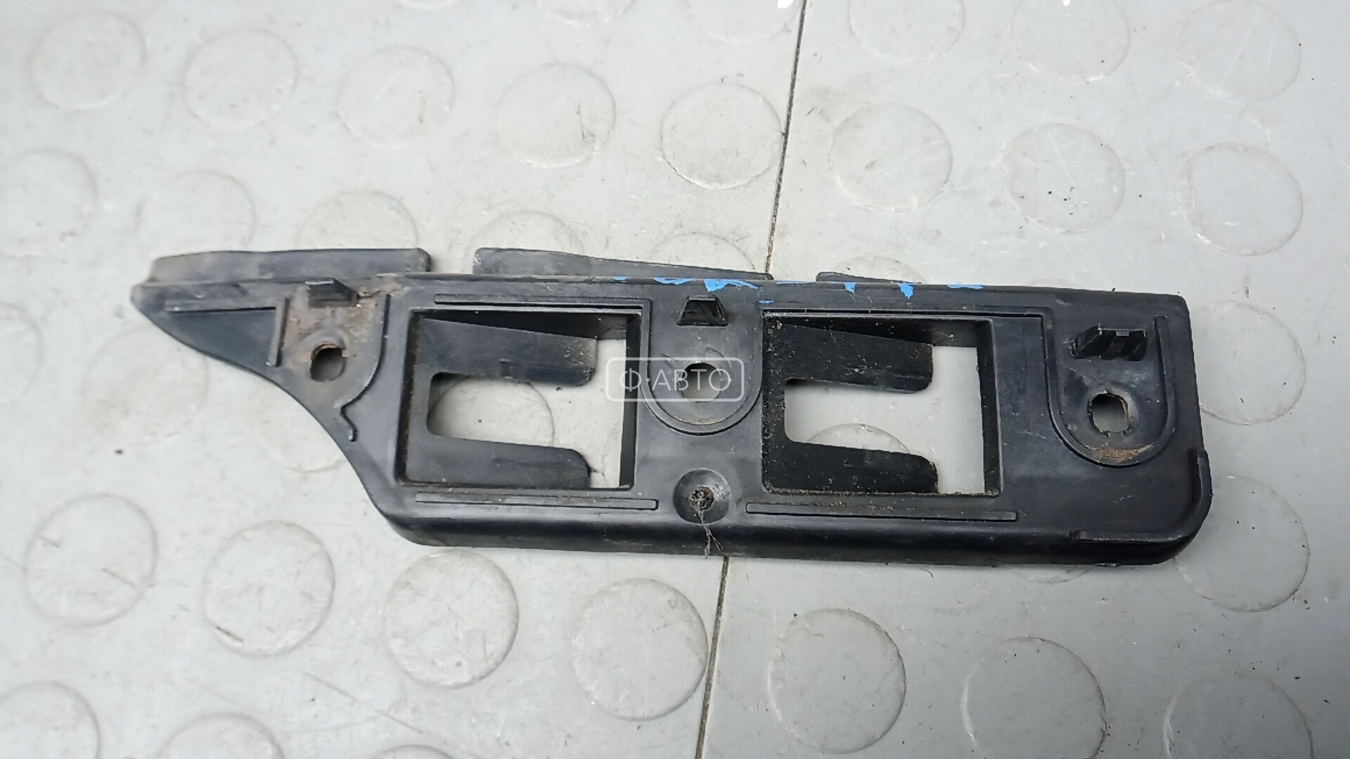 Крепление бампера переднее