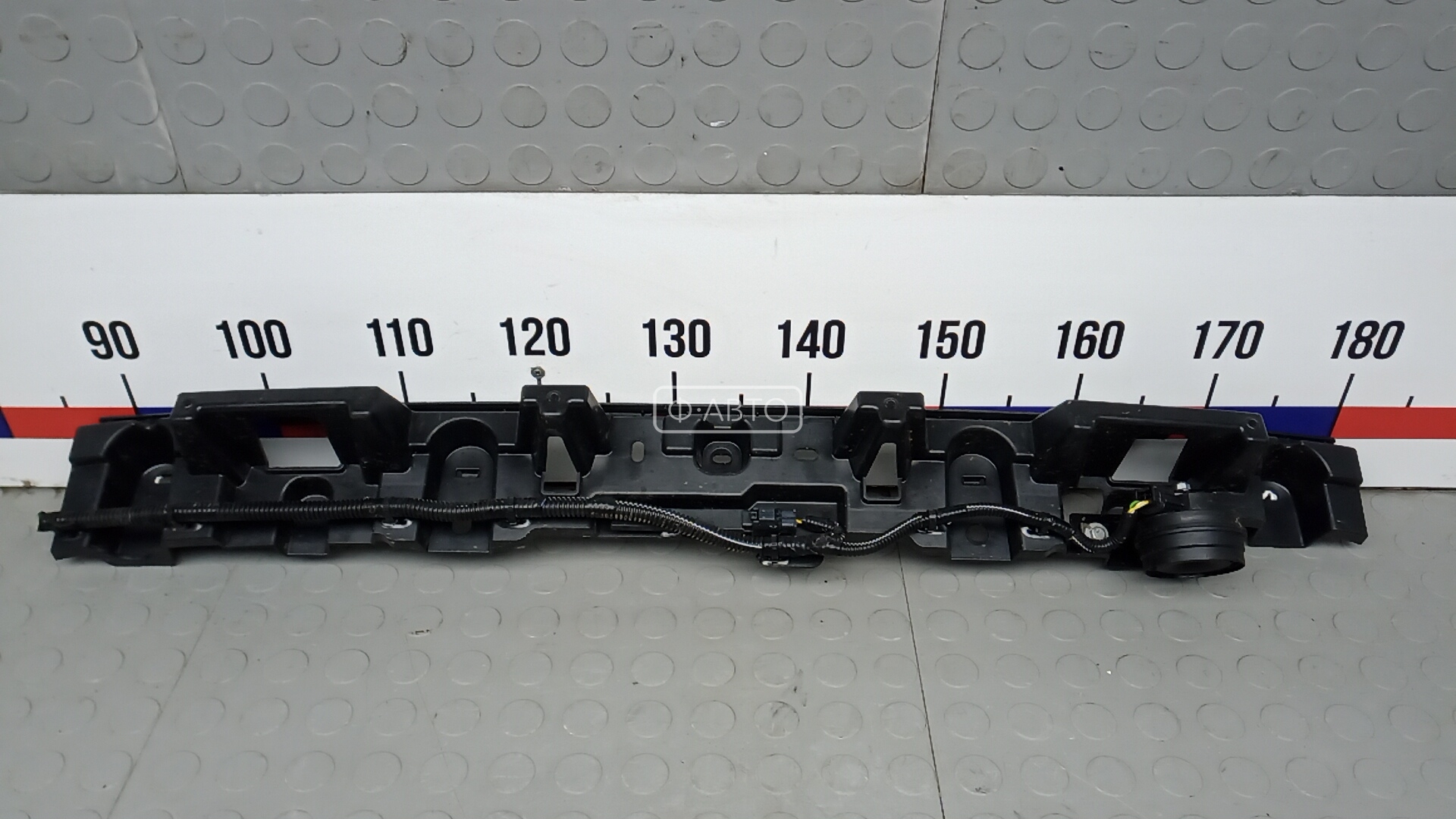 Крепление бампера заднее