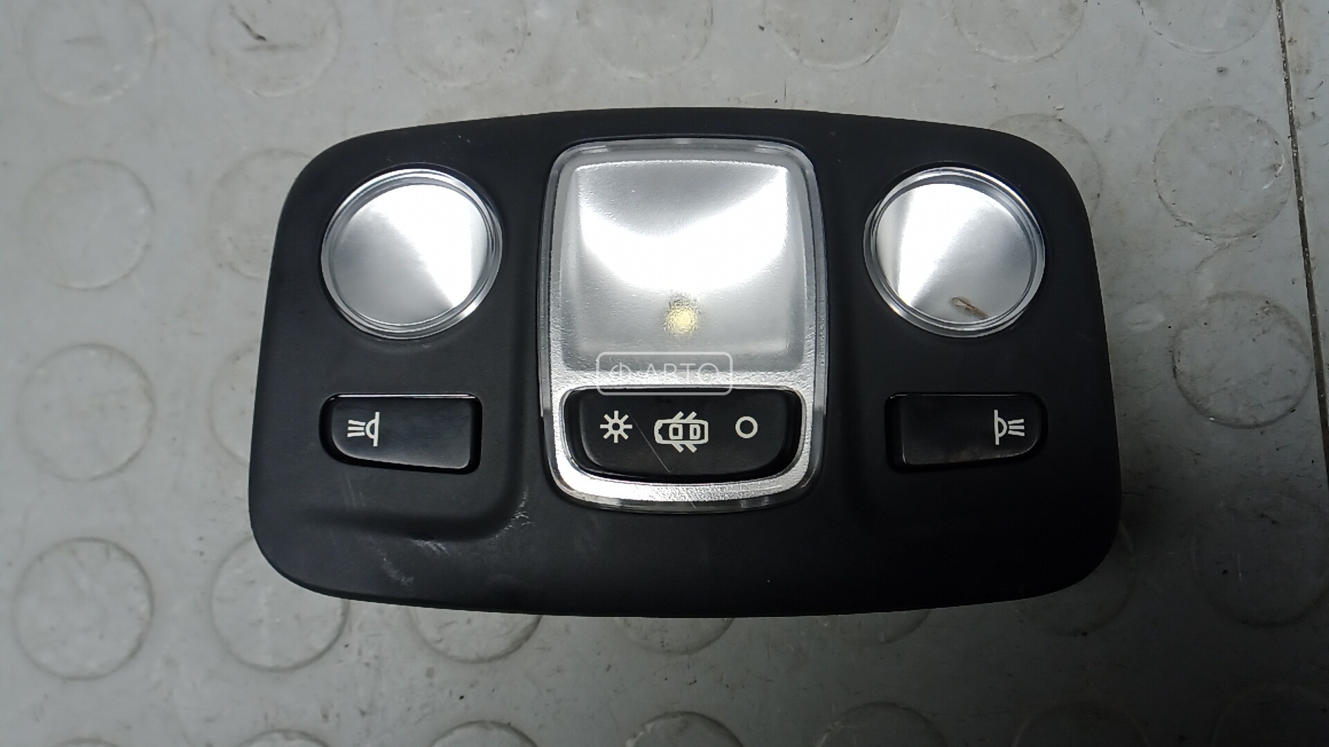 Фонарь освещения салона