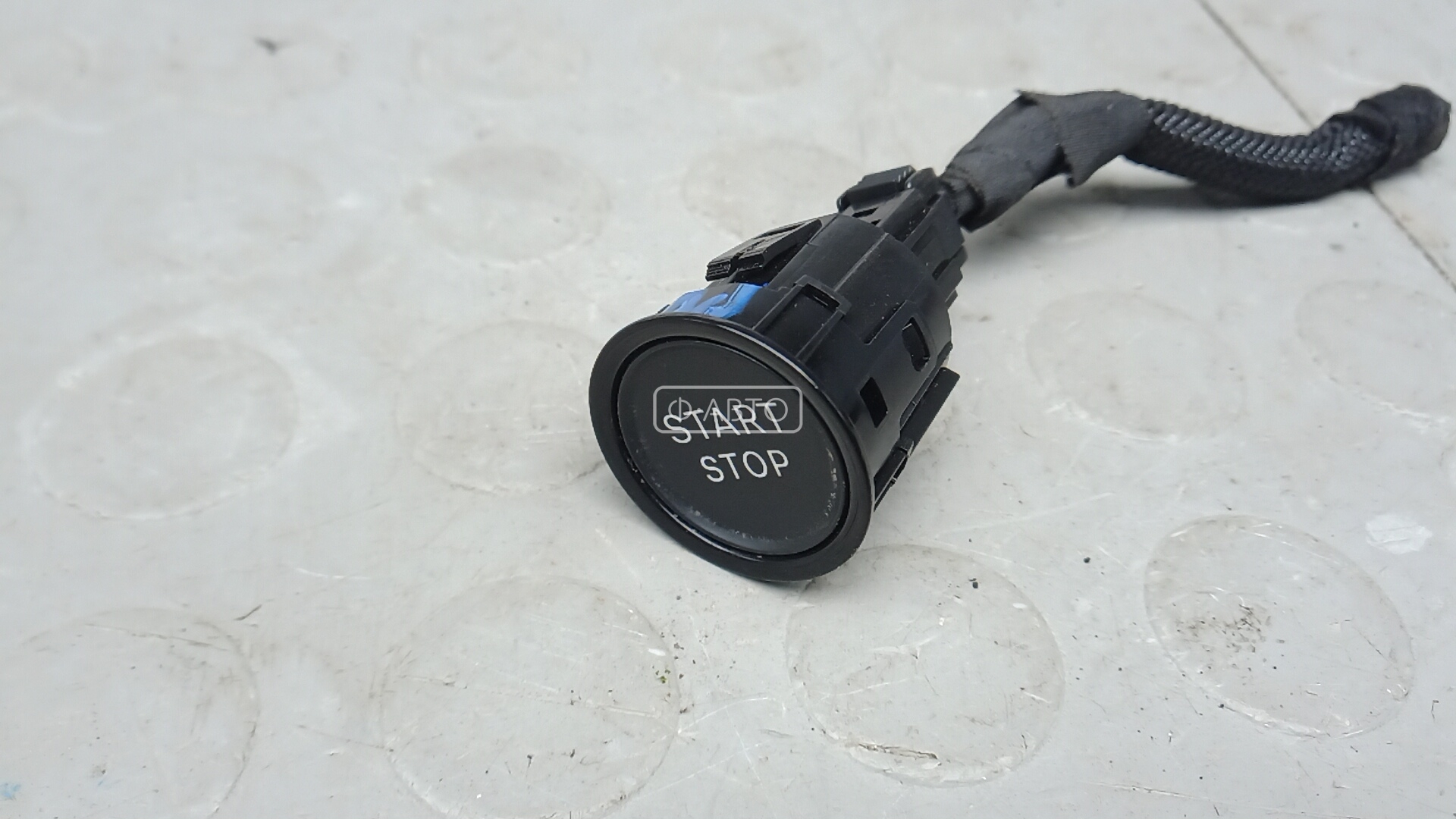 Кнопка запуска двигателя