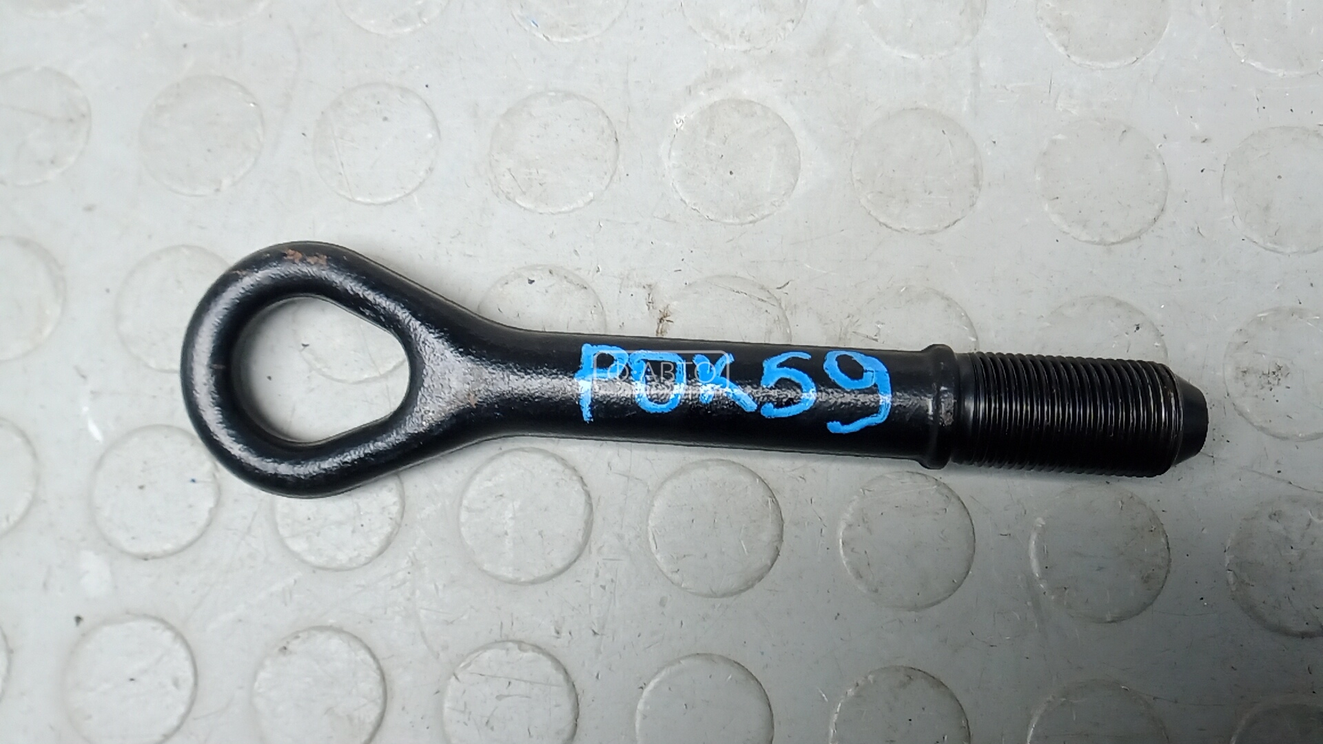 Крюк буксировочный