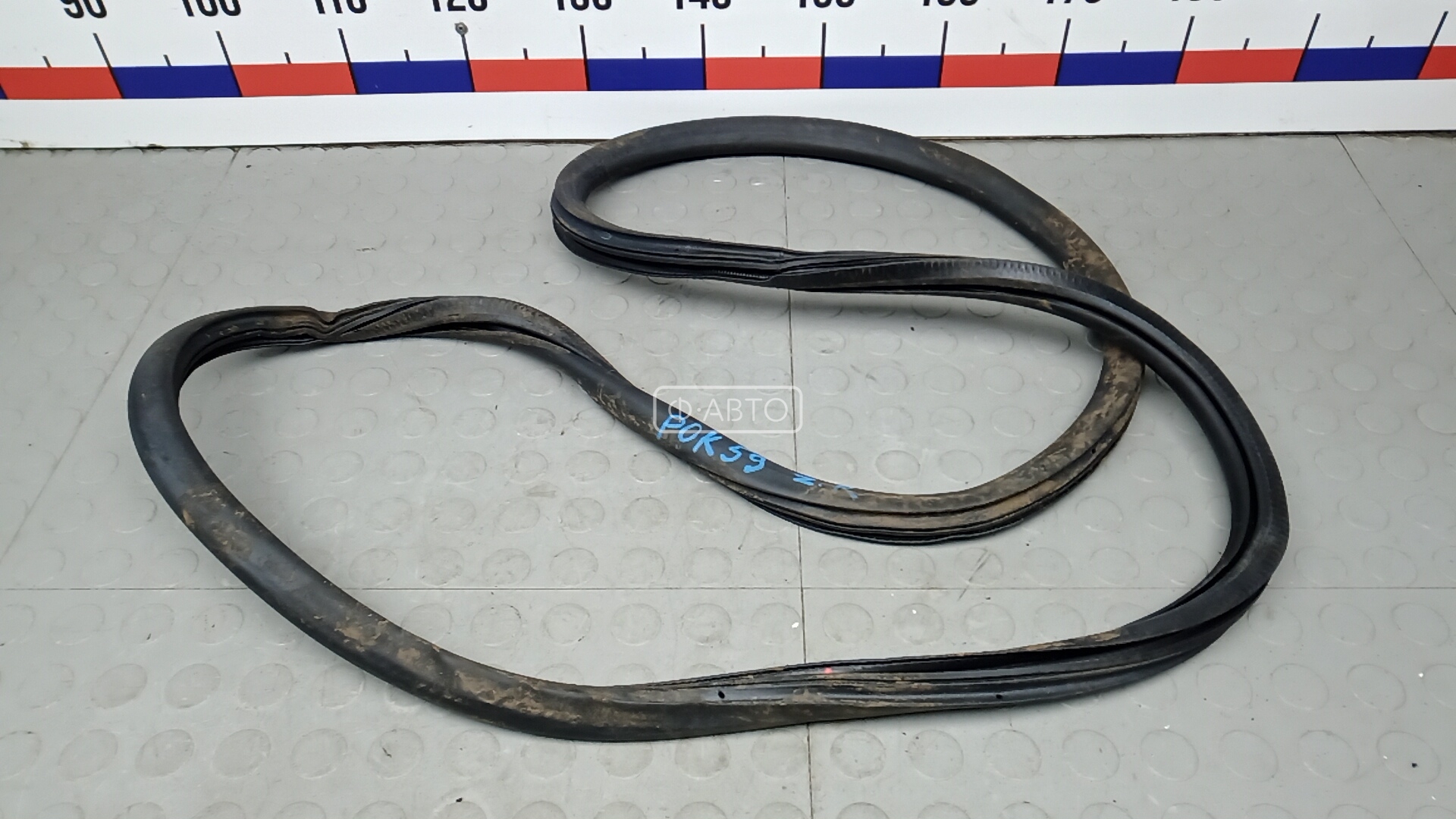 Уплотнитель двери задней правой