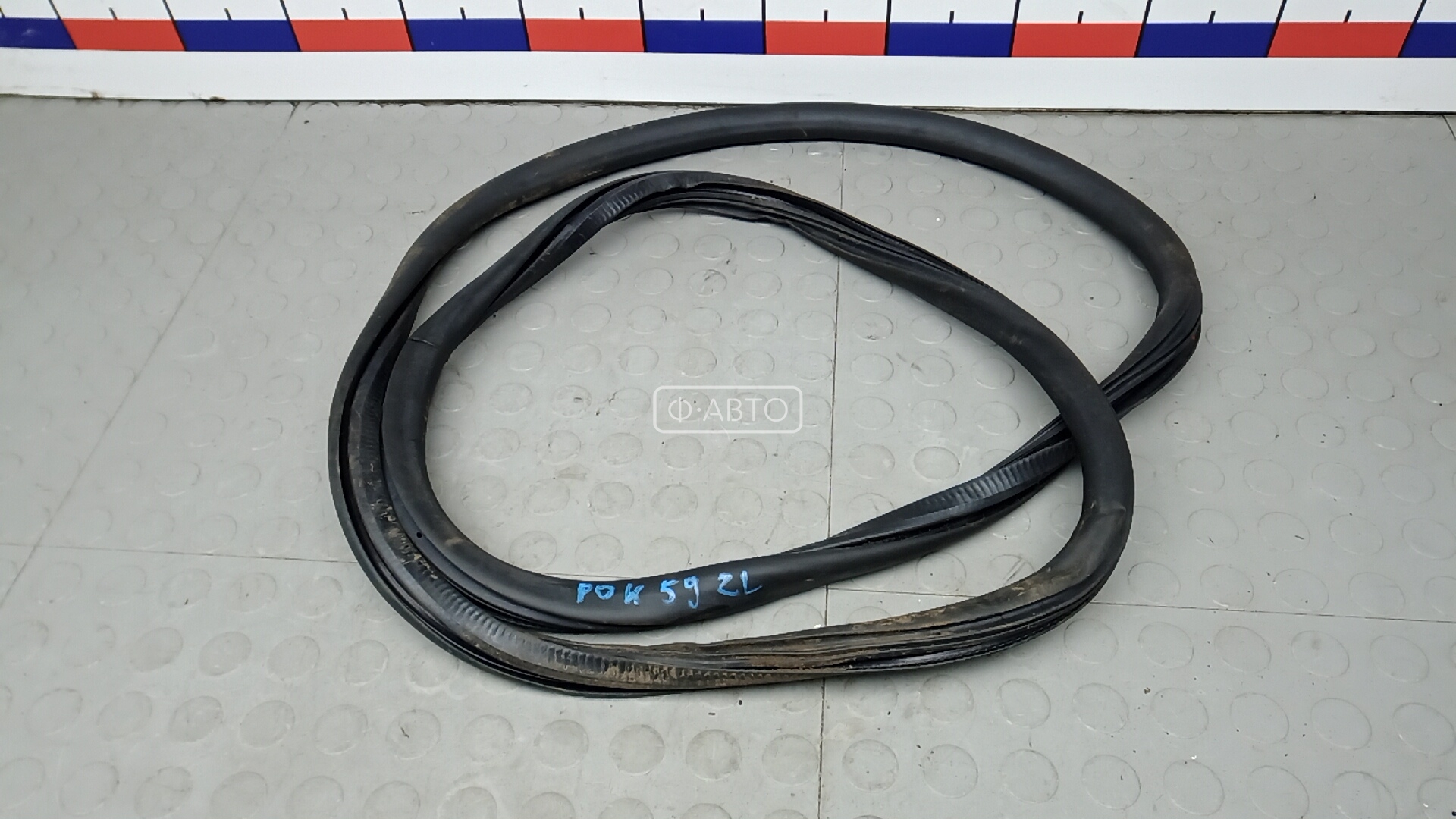 Уплотнитель двери задней левой