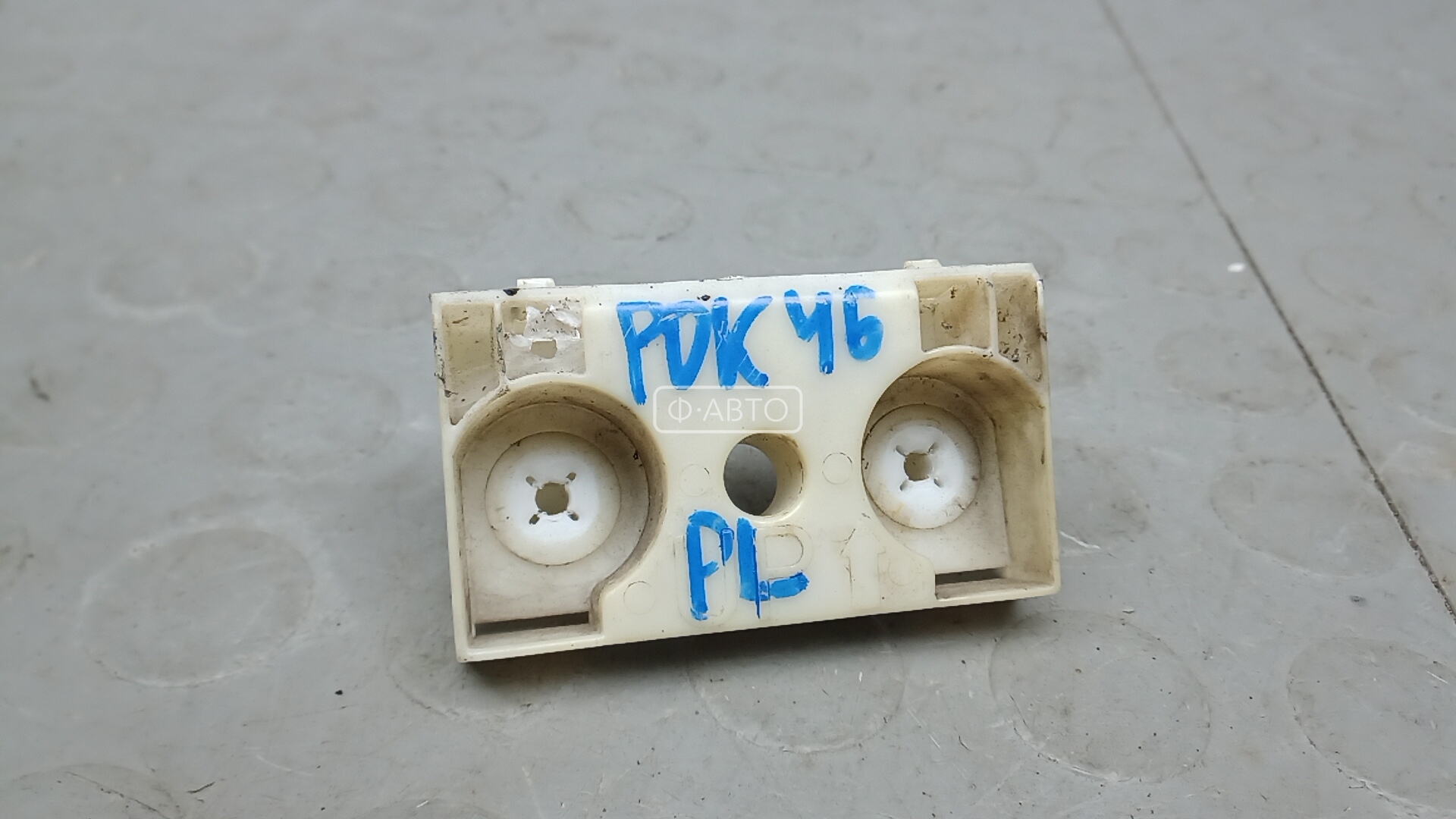 Крепление бампера переднее