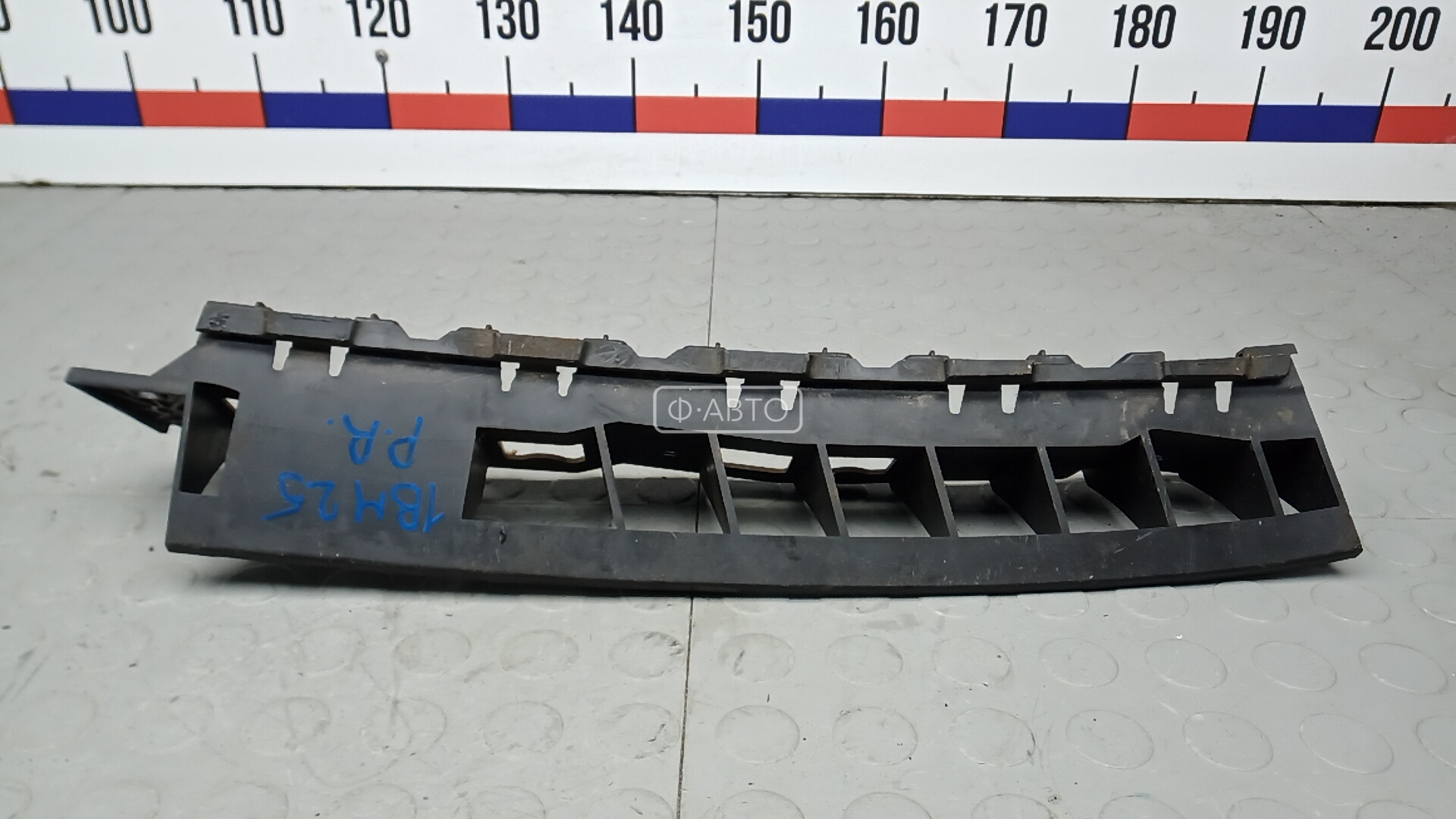 Крепление бампера переднее