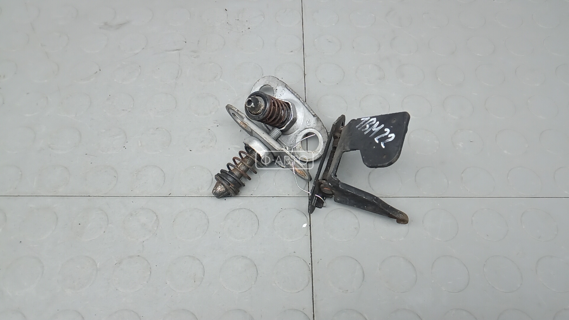 Ручка открывания капота