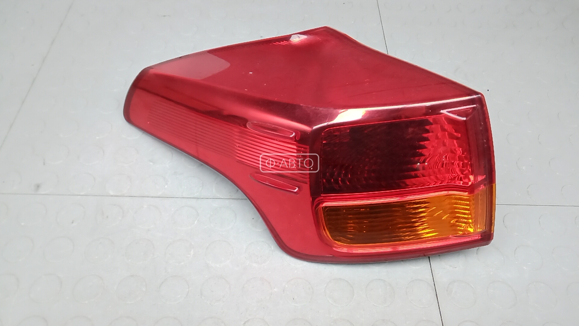 Фонарь задний левый