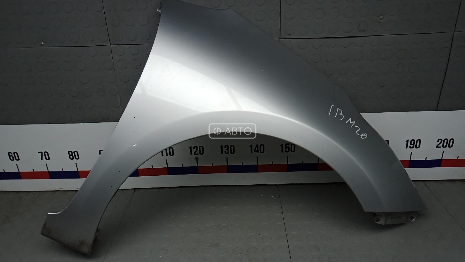 Крыло переднее правое