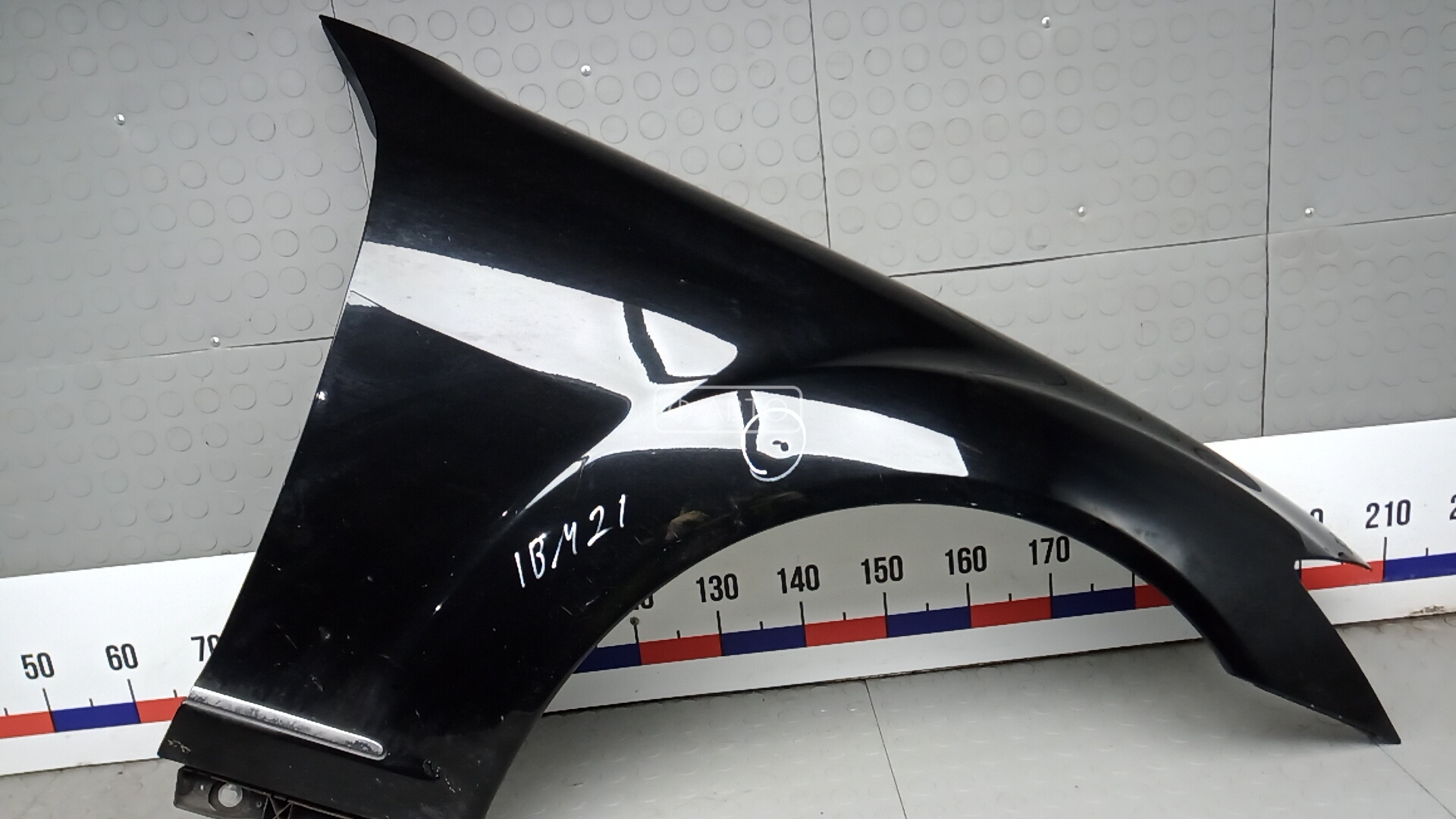 Крыло переднее правое
