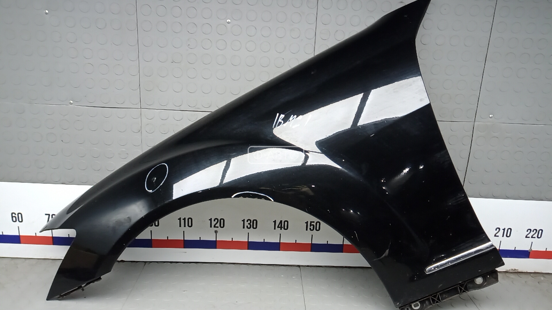 Крыло переднее левое