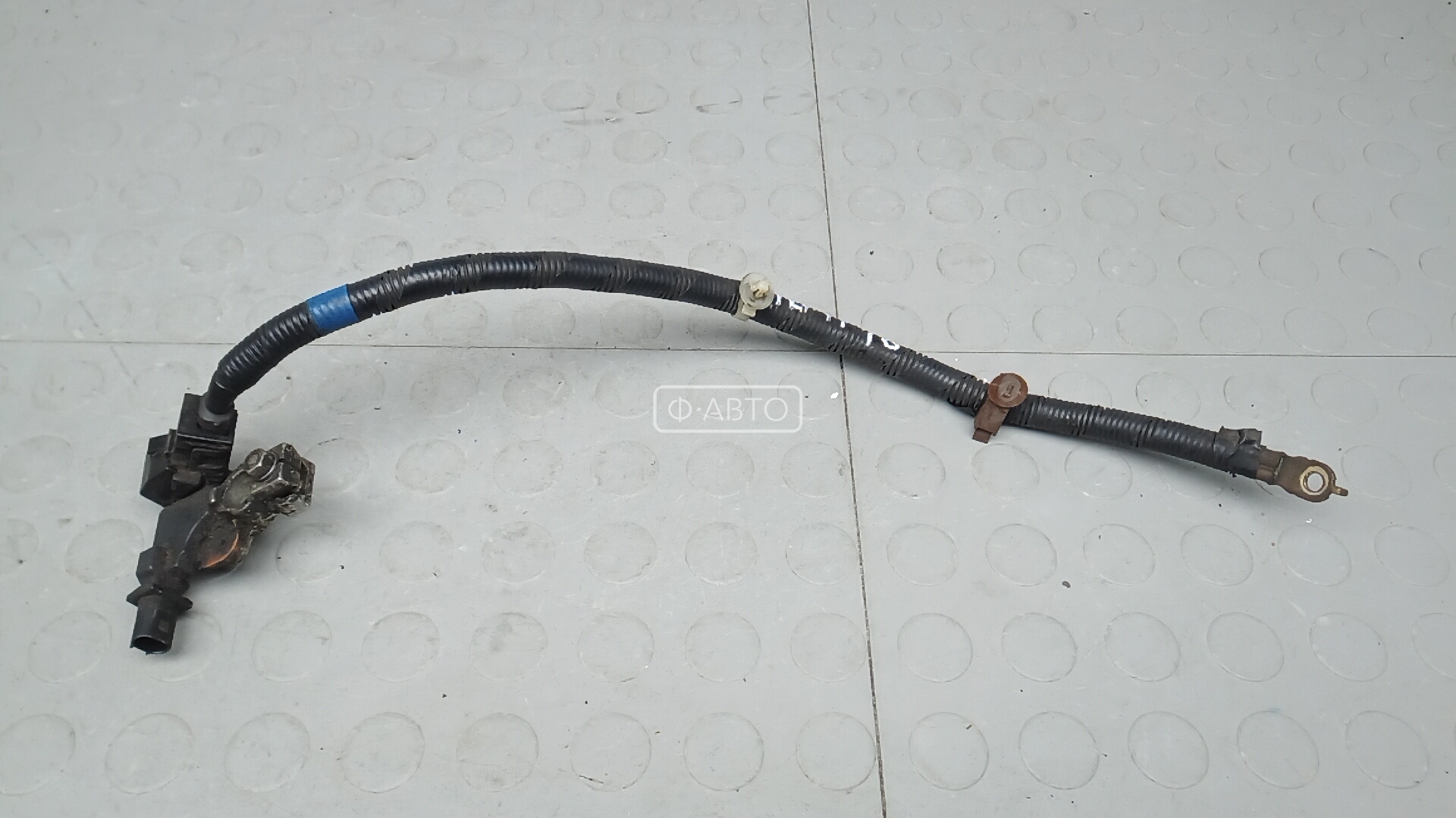 Клемма аккумулятора минус