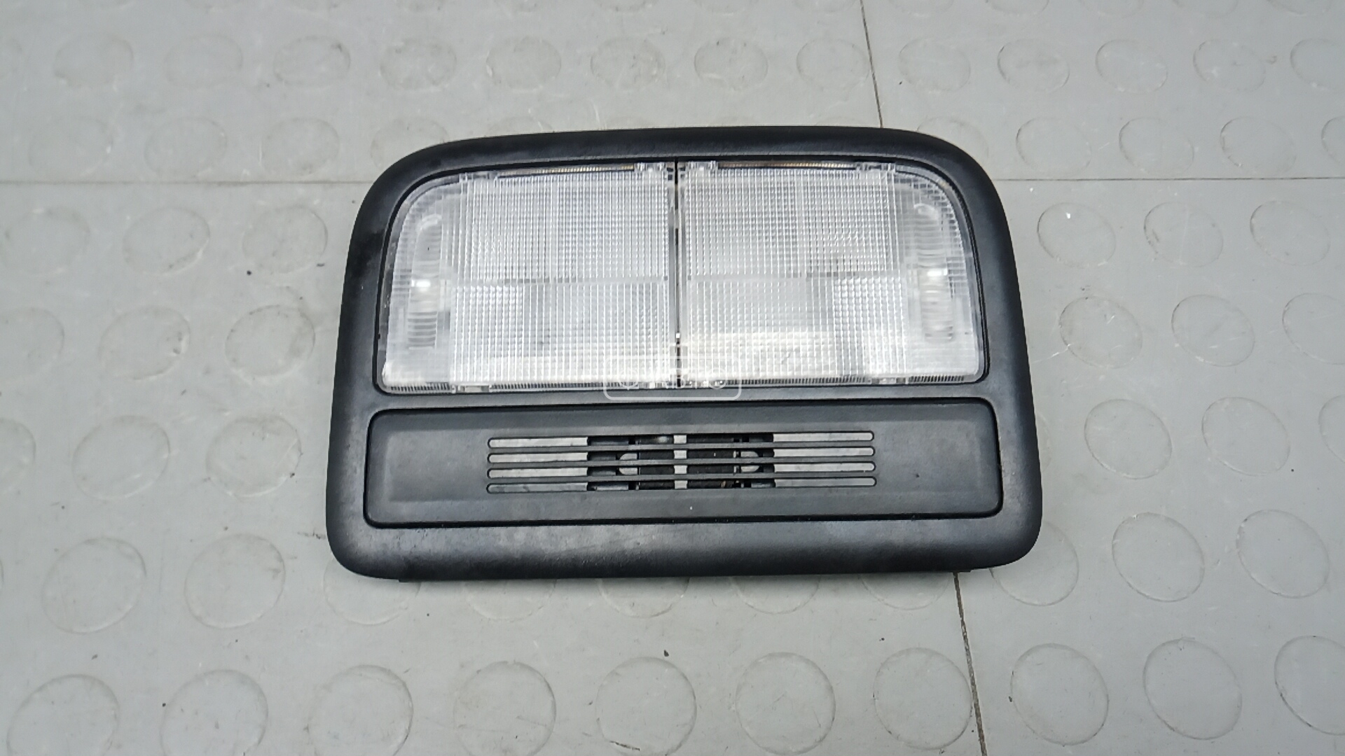 Фонарь освещения салона