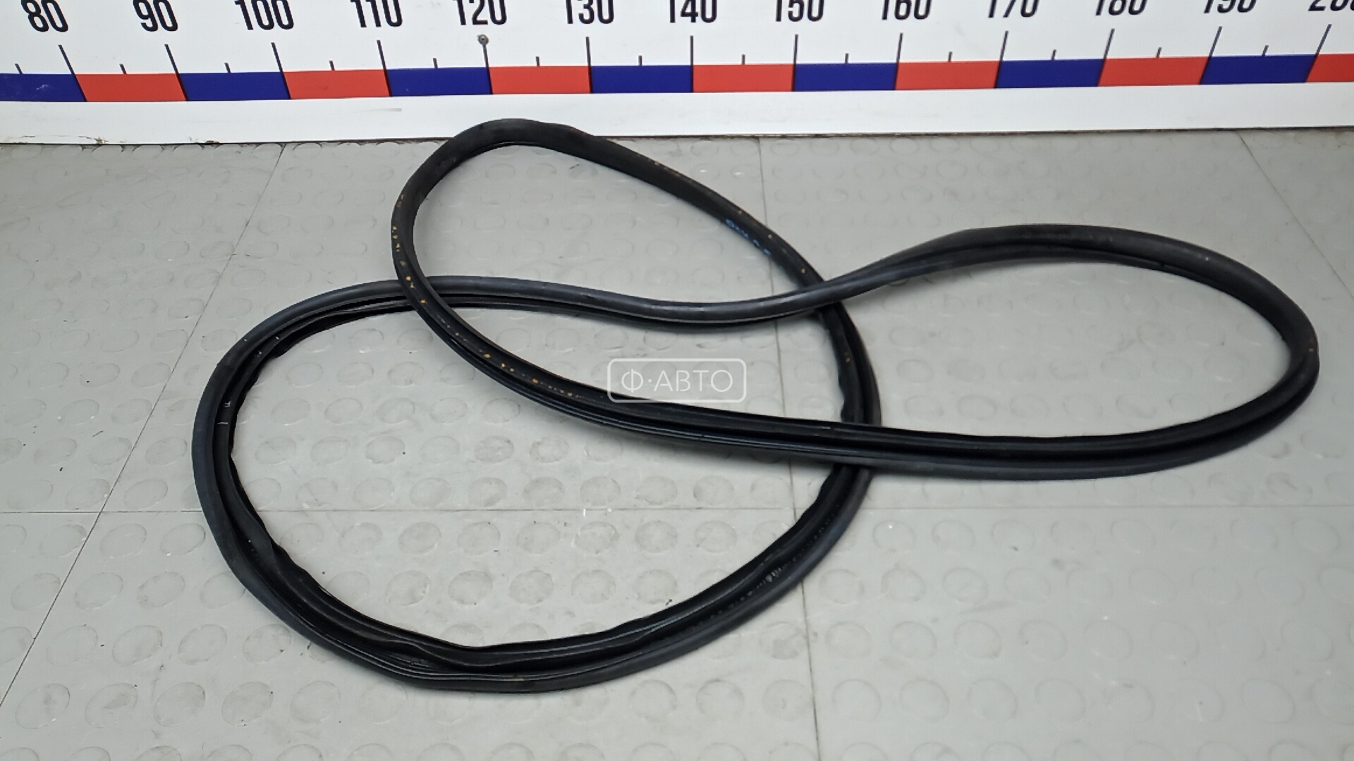 Уплотнитель двери передней правой