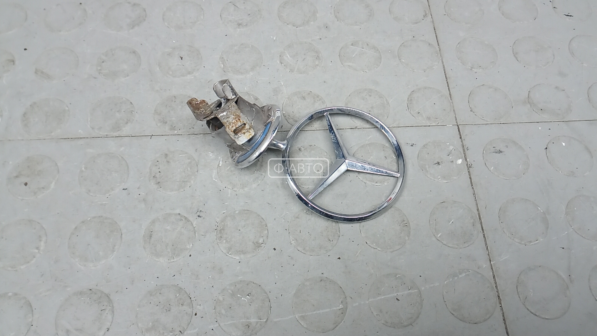 Значок на капот