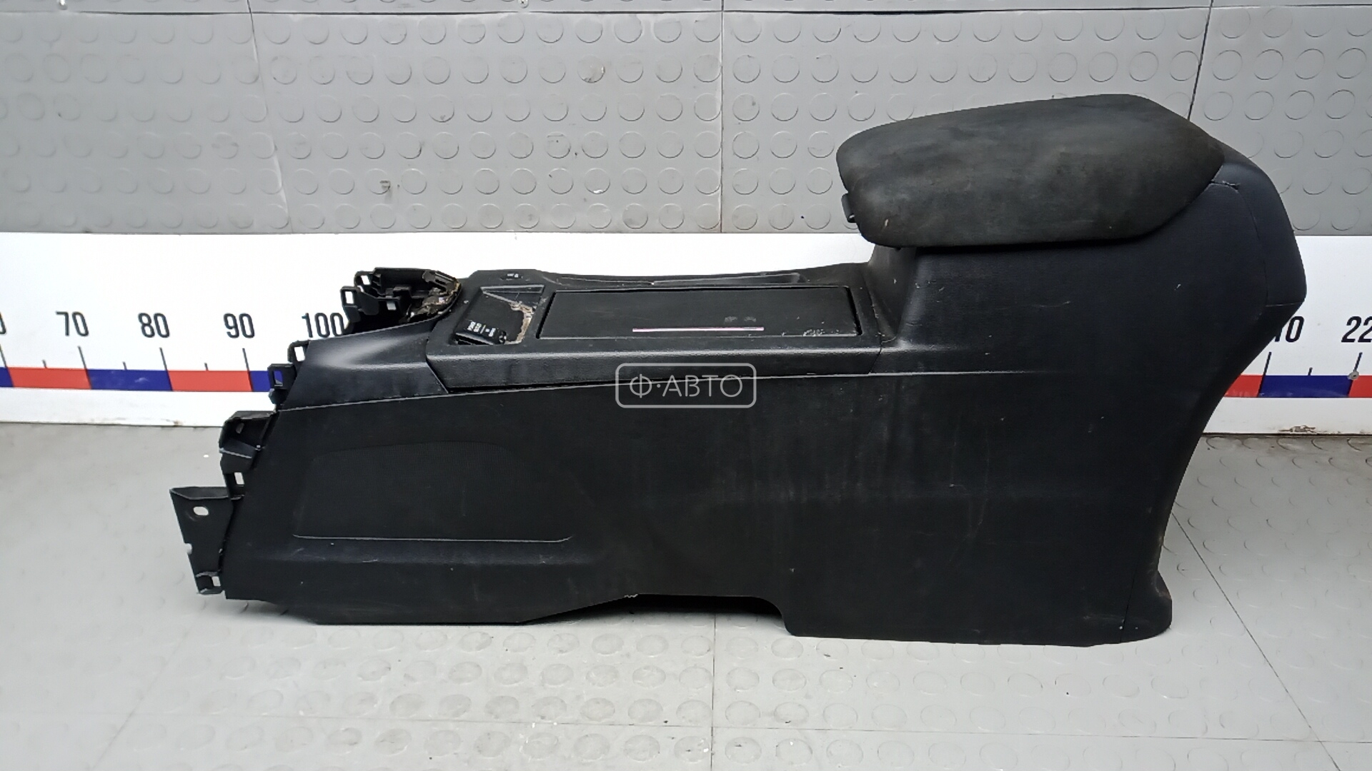 Подлокотник центральный