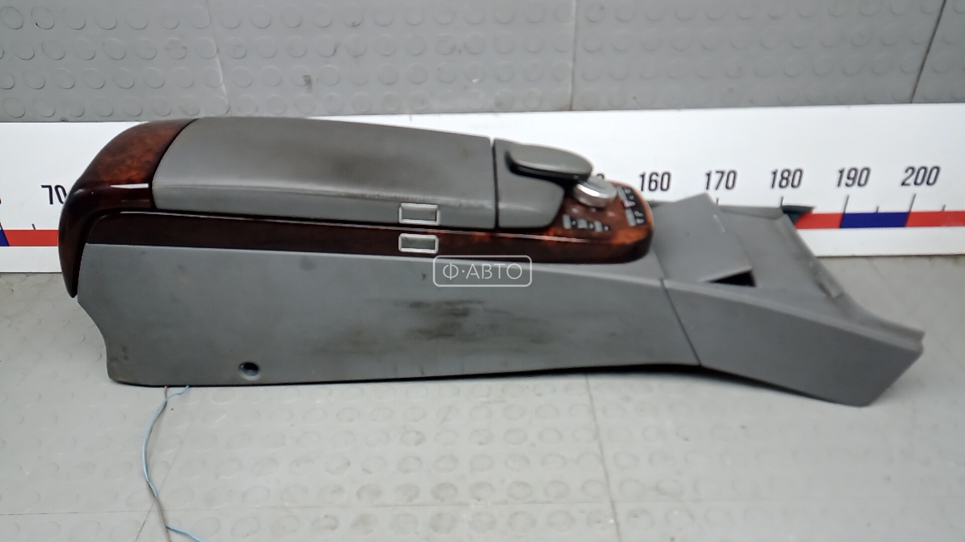 Подлокотник центральный