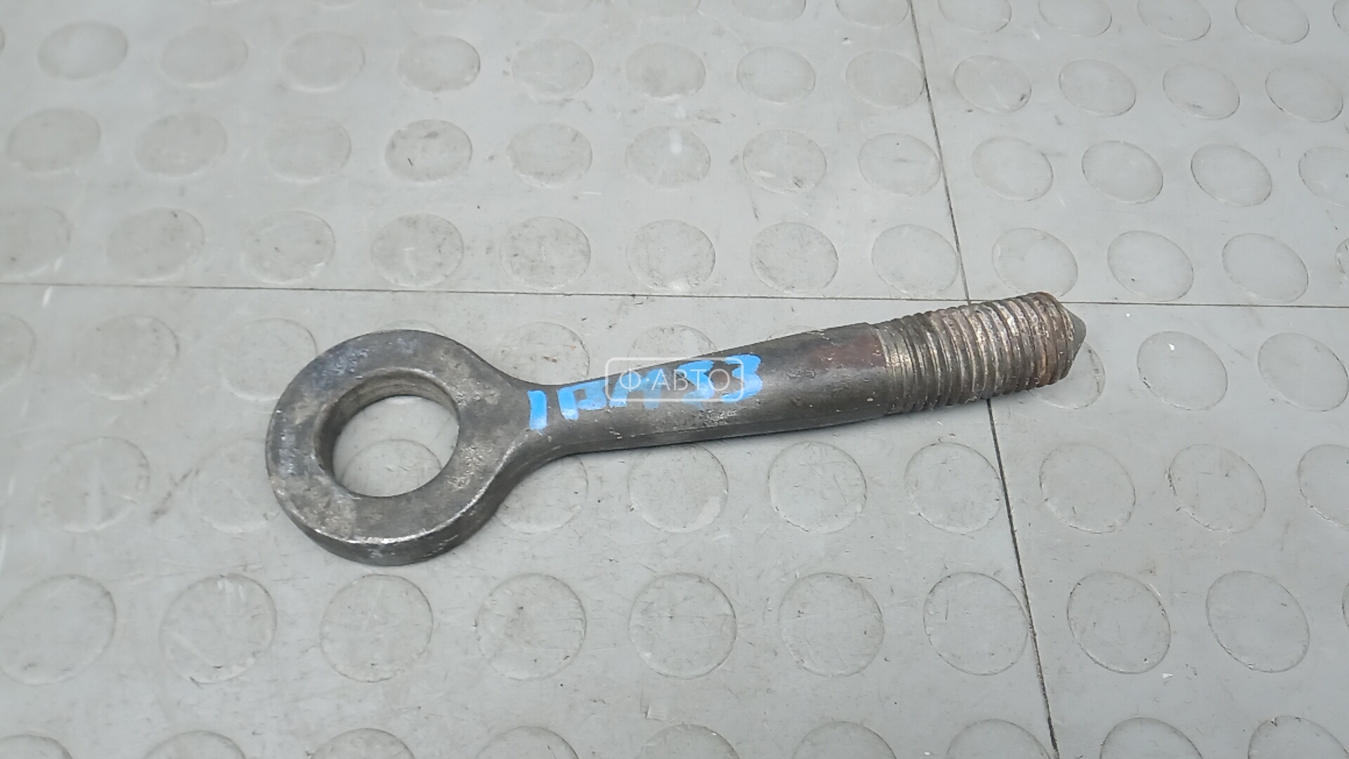 Крюк буксировочный