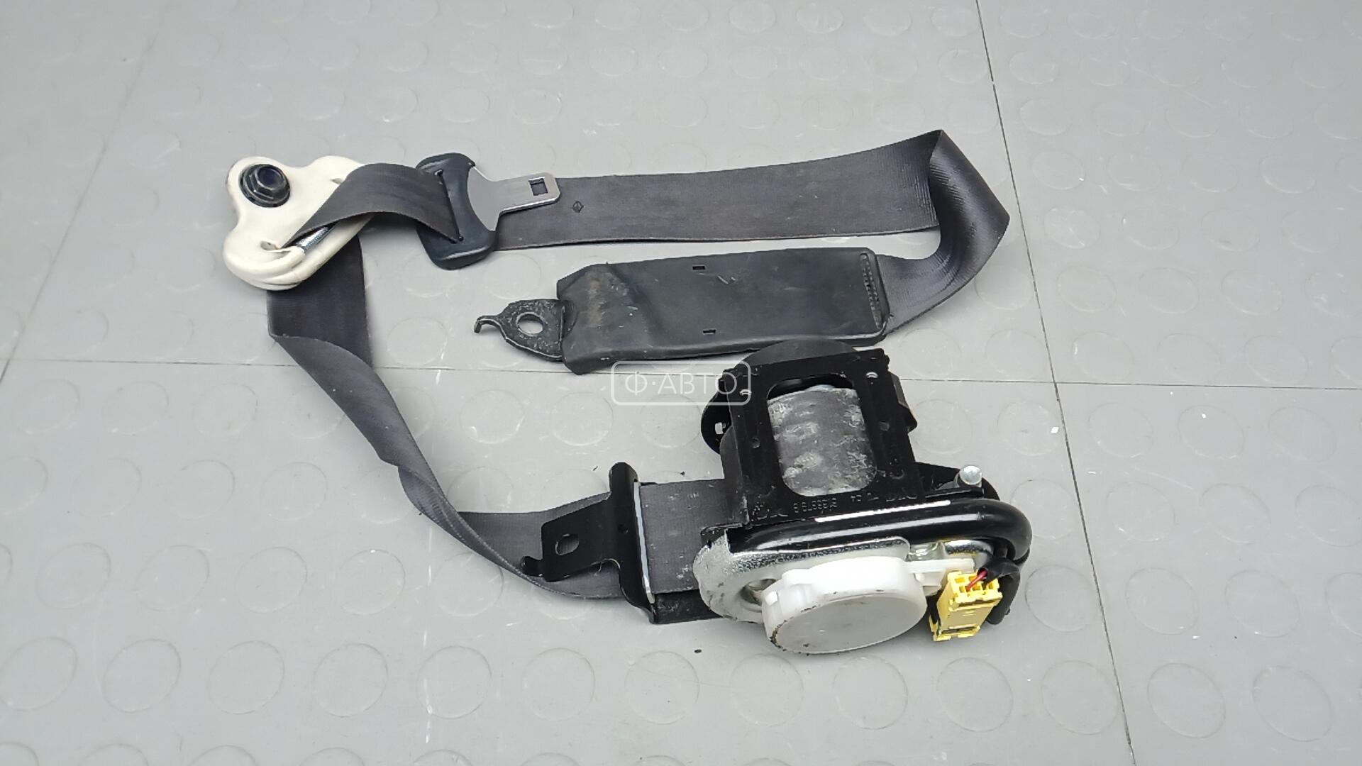 Ремень безопасности с пиропатроном сиденья переднего