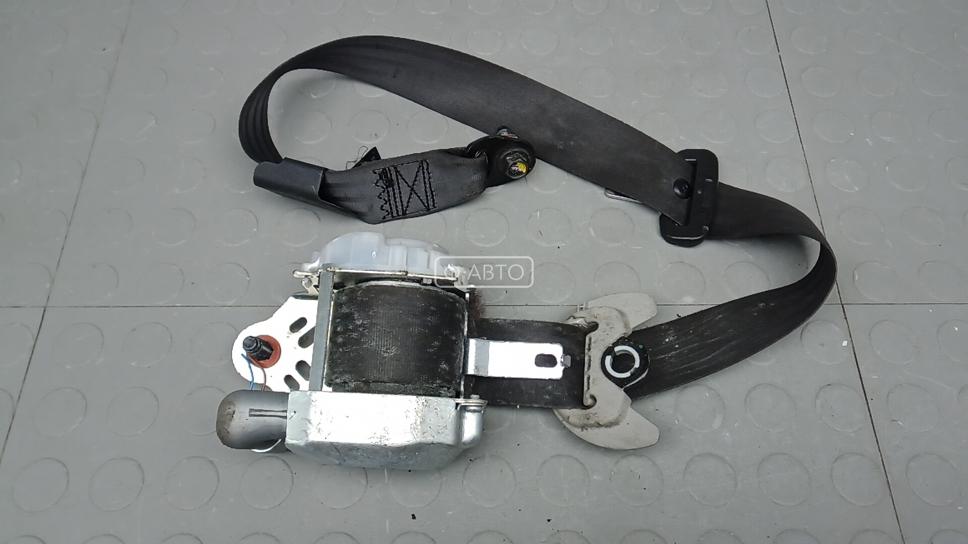 Ремень безопасности с пиропатроном сиденья переднего