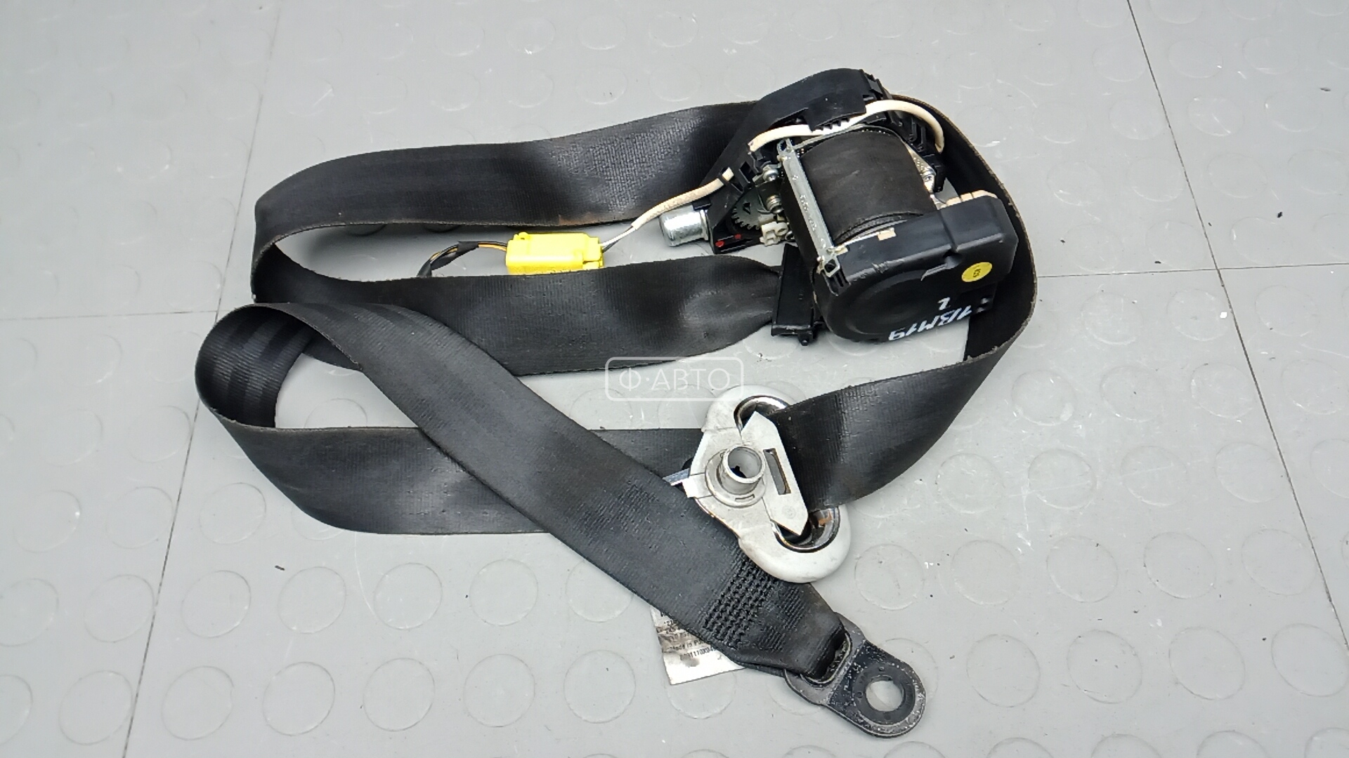 Ремень безопасности с пиропатроном сиденья переднего