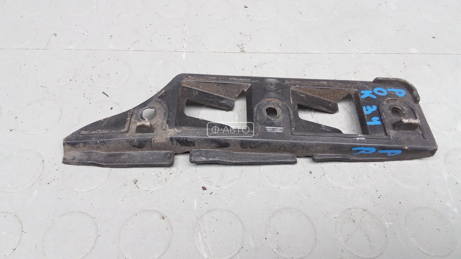 Крепление бампера переднее