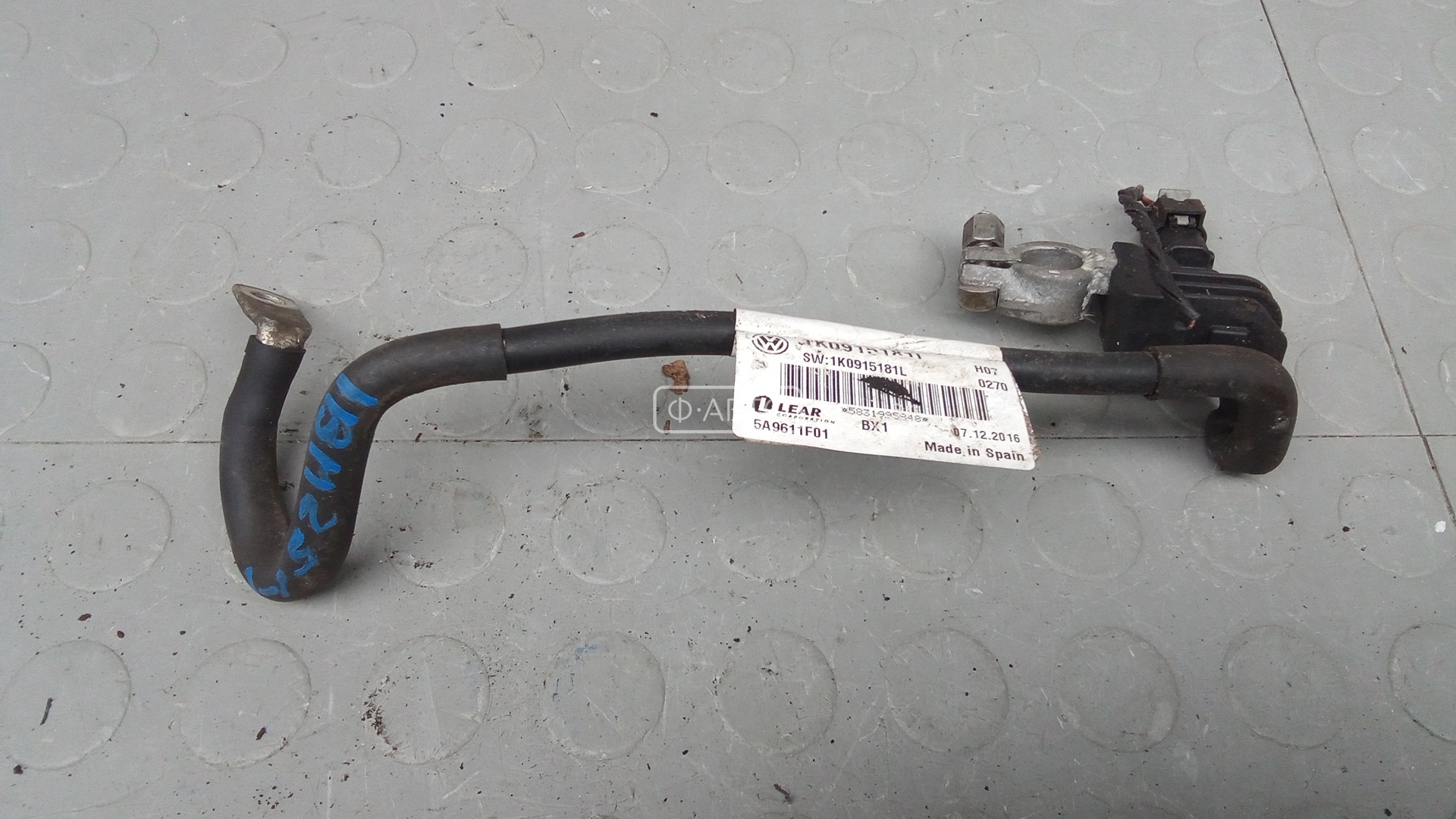 Клемма аккумулятора минус