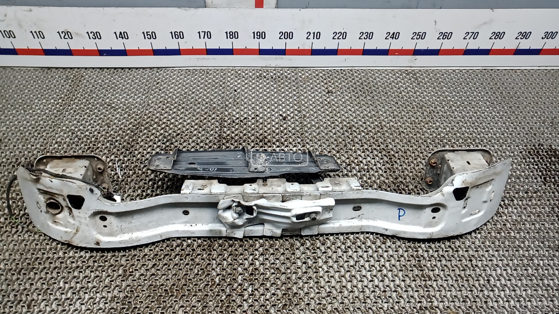 Усилитель бампера передний (кронштейн)