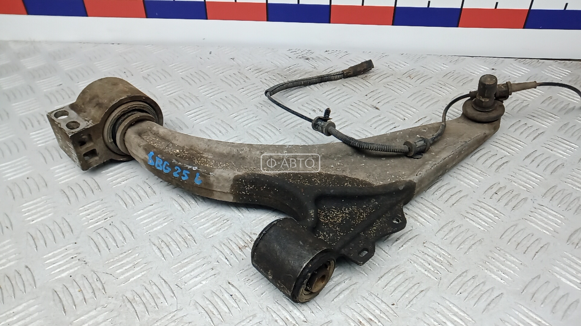 Рычаг передний нижний левый