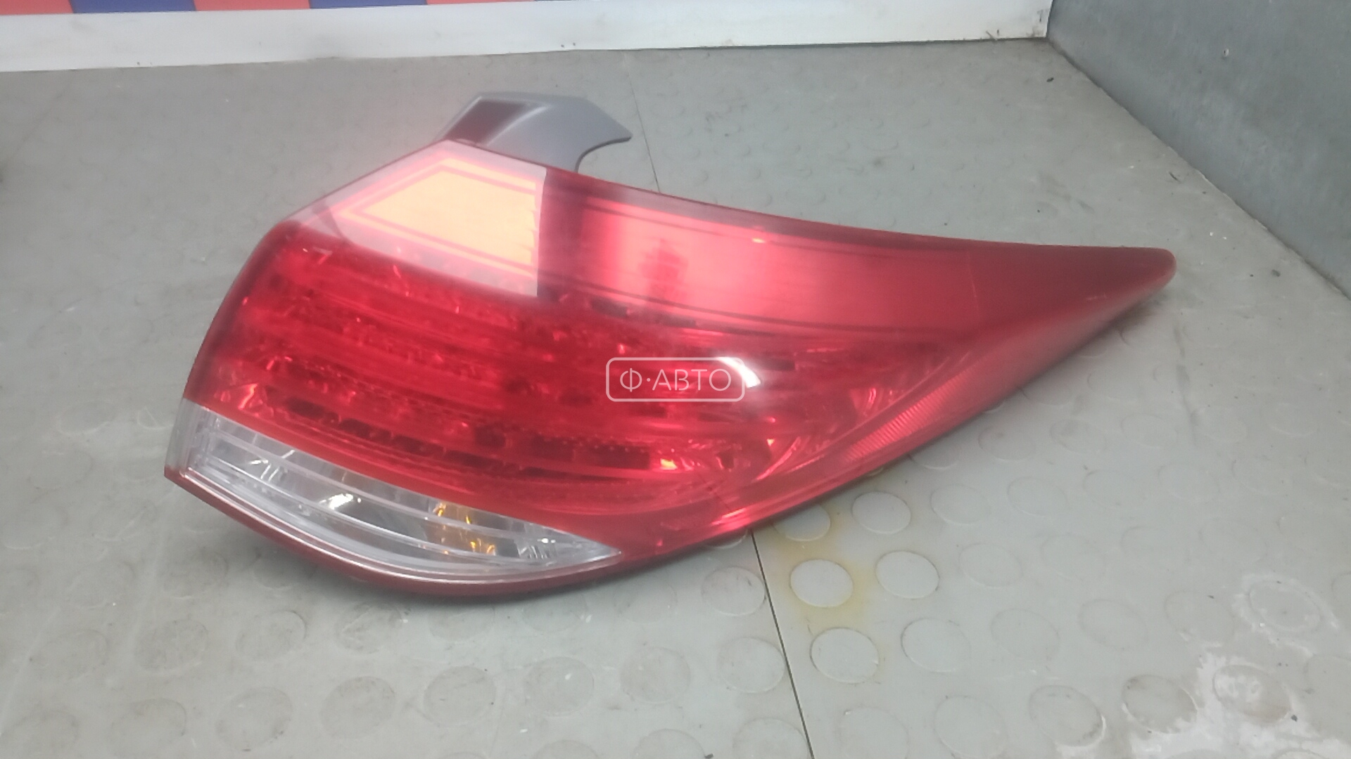 Фонарь задний правый
