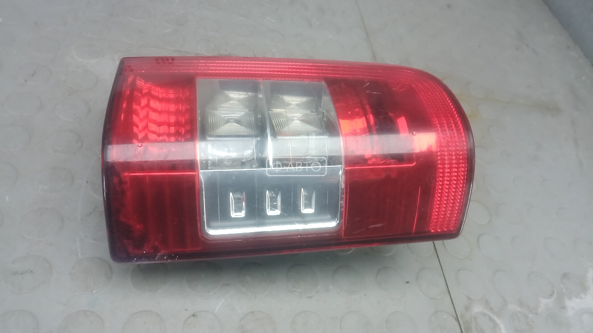 Фонарь задний правый