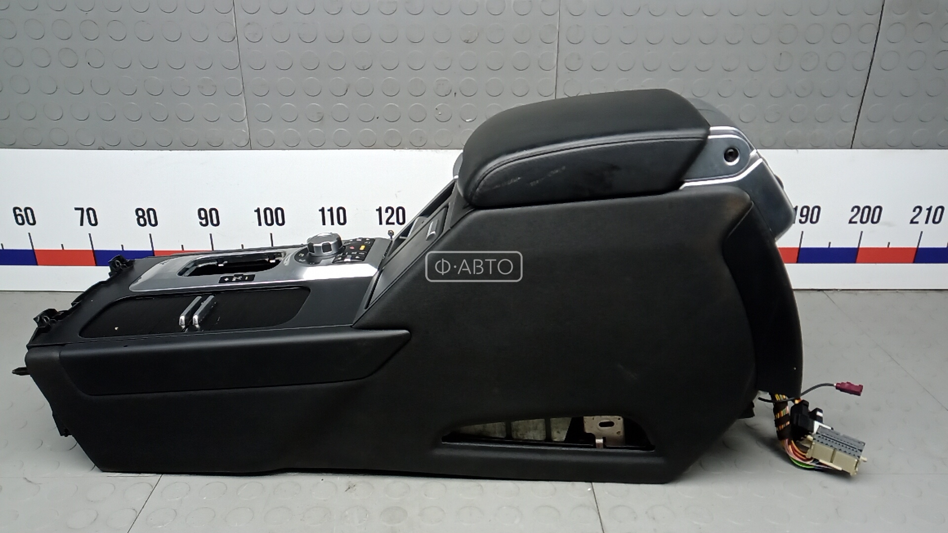 Подлокотник центральный