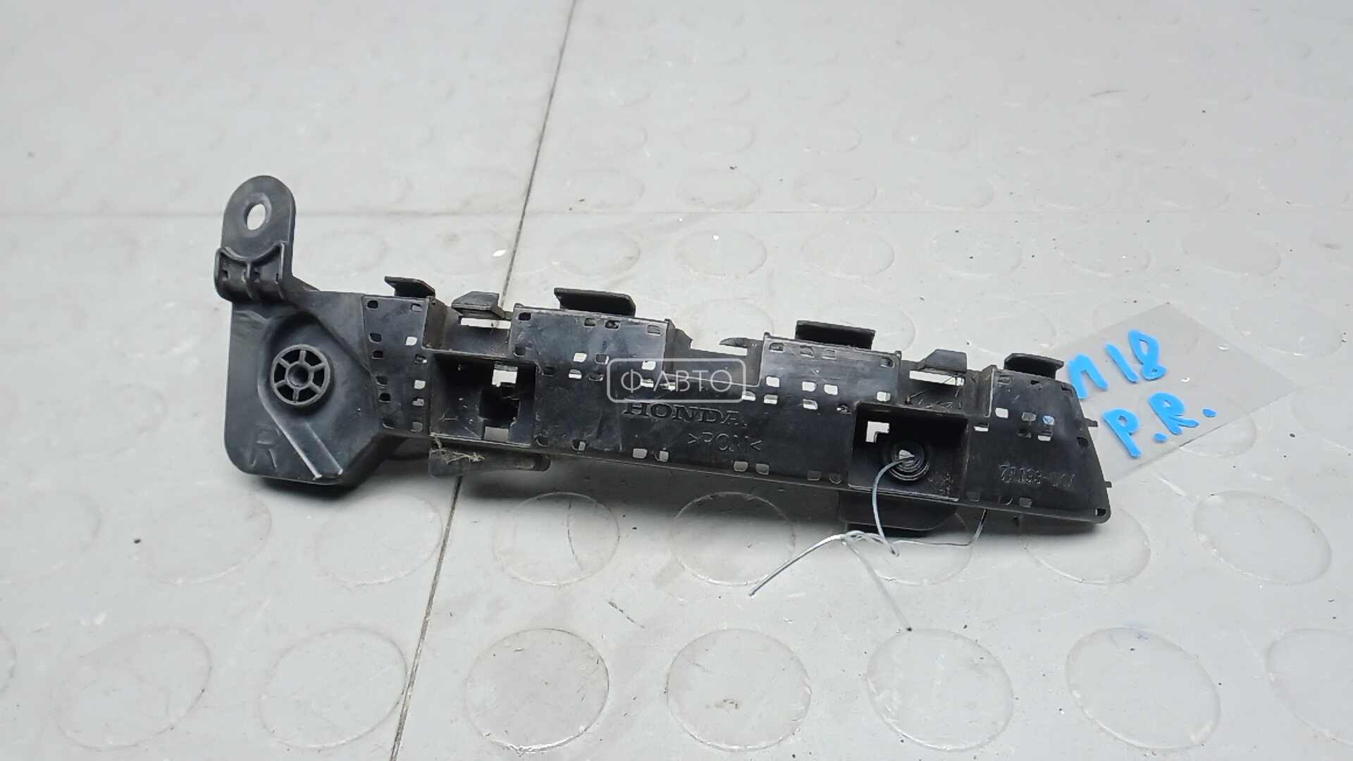 Крепление бампера переднее