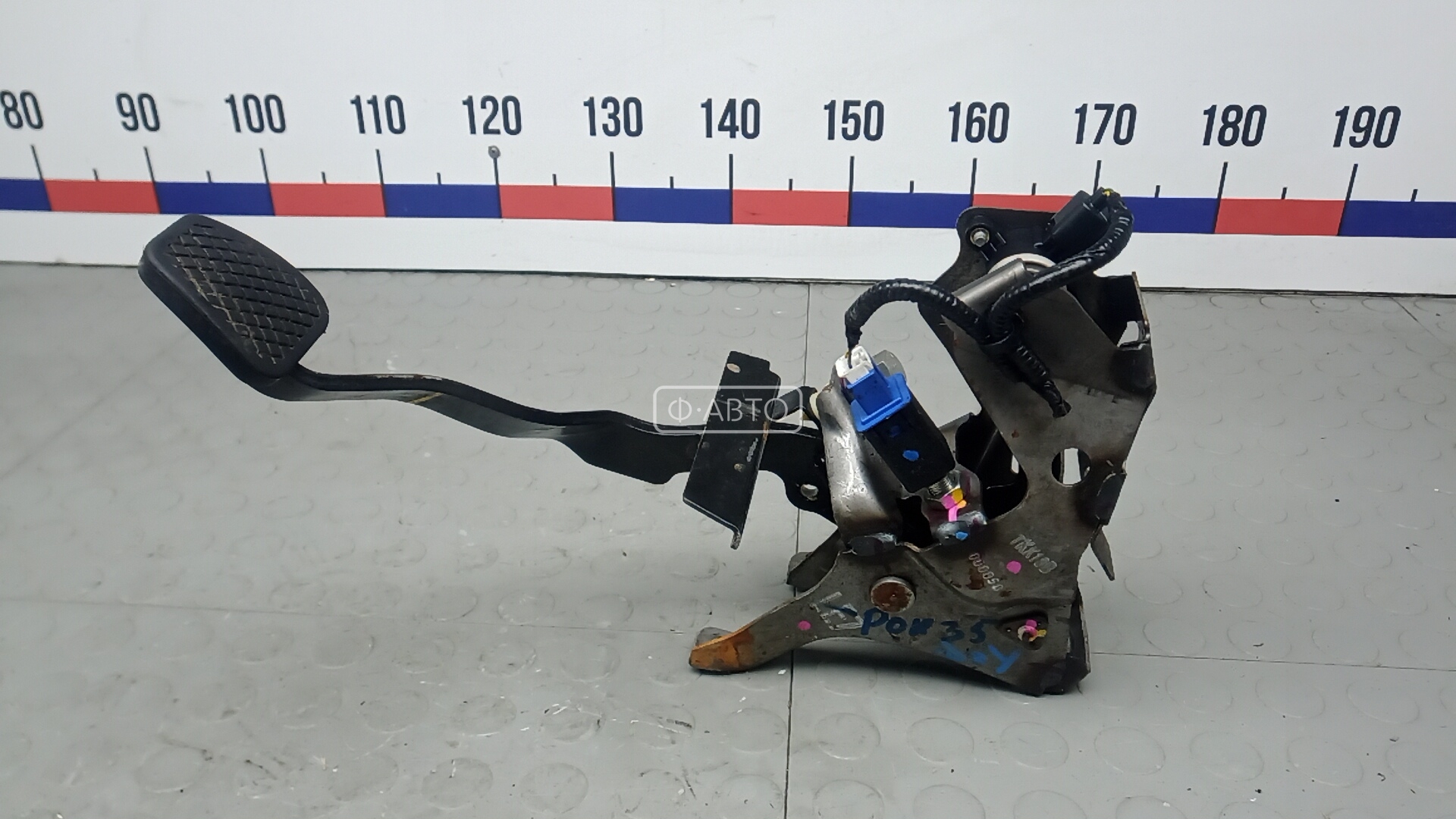 Педаль тормоза