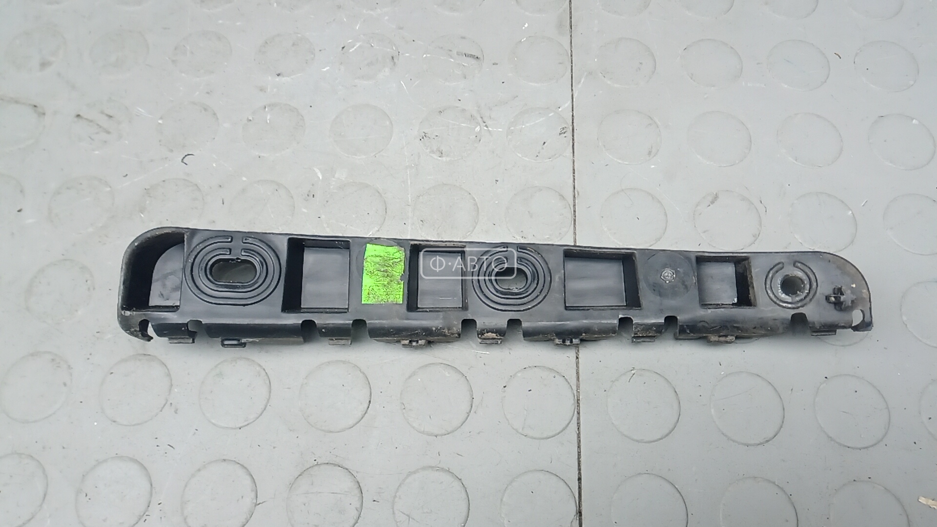 Крепление бампера заднее