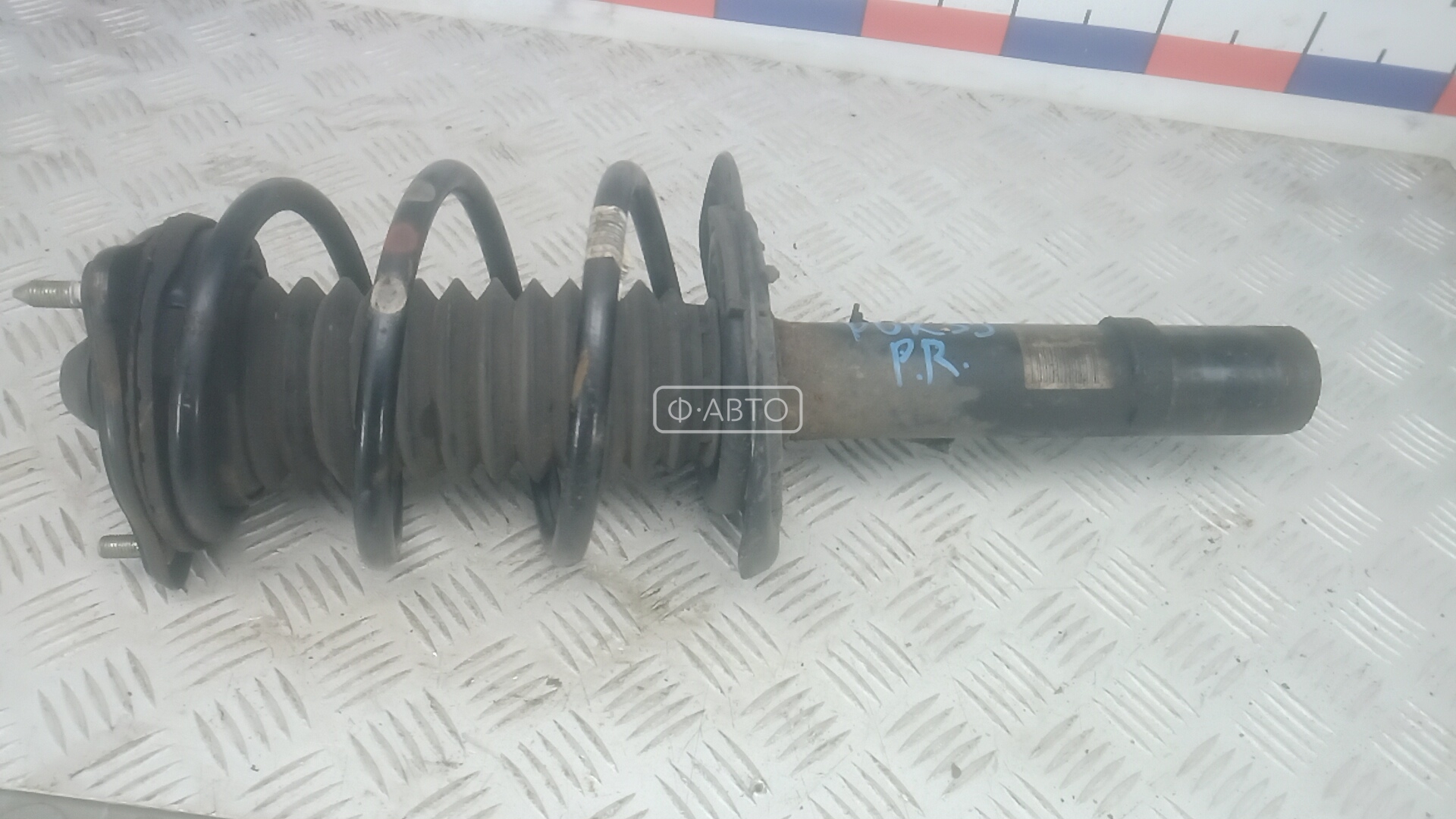 Стойка передняя правая