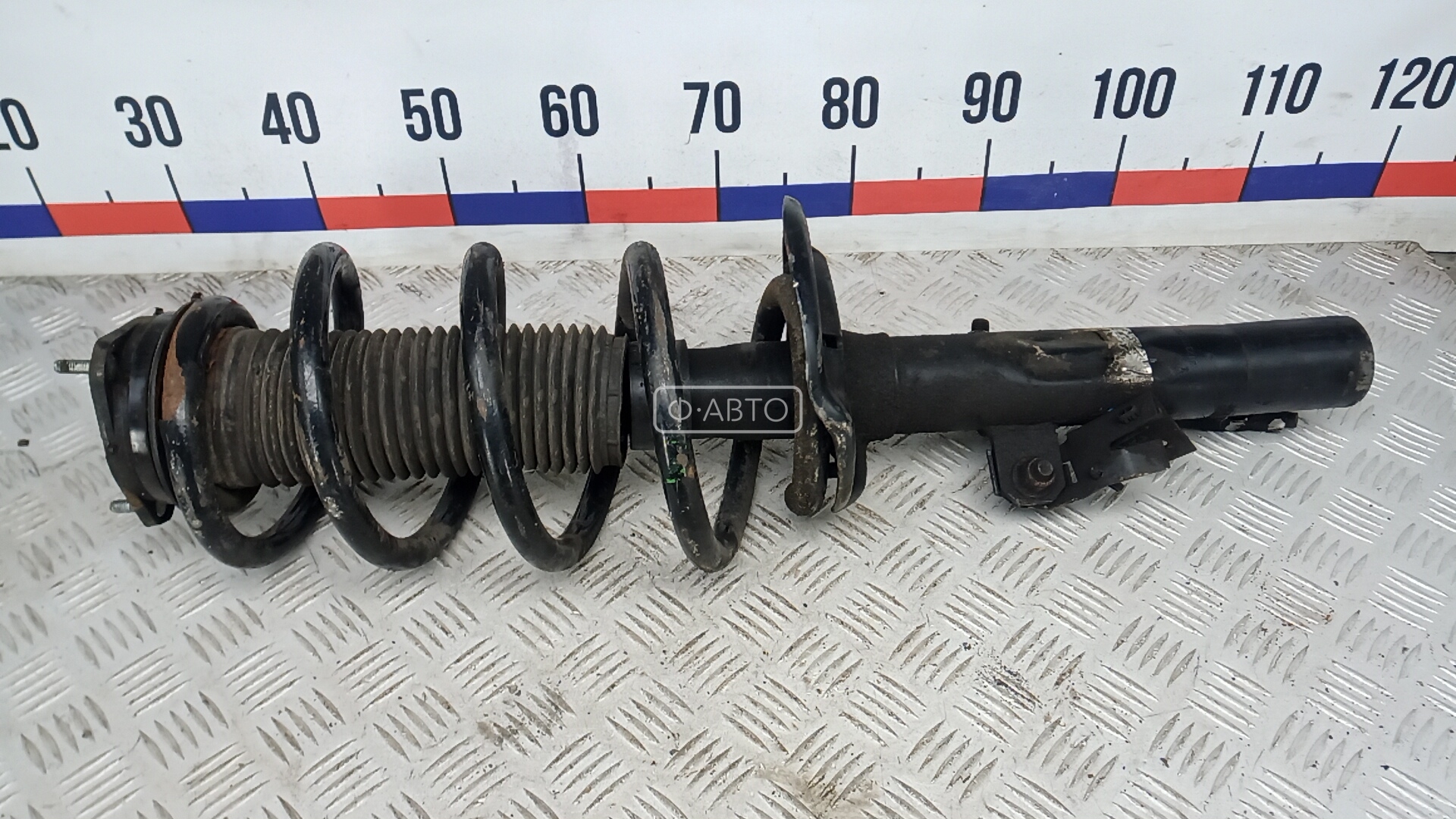 Стойка передняя левая