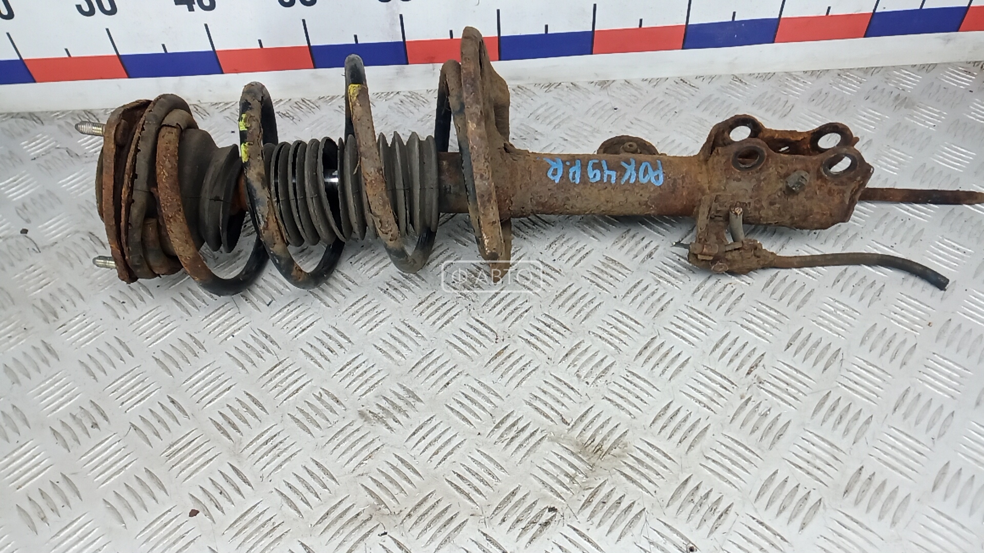 Стойка передняя правая