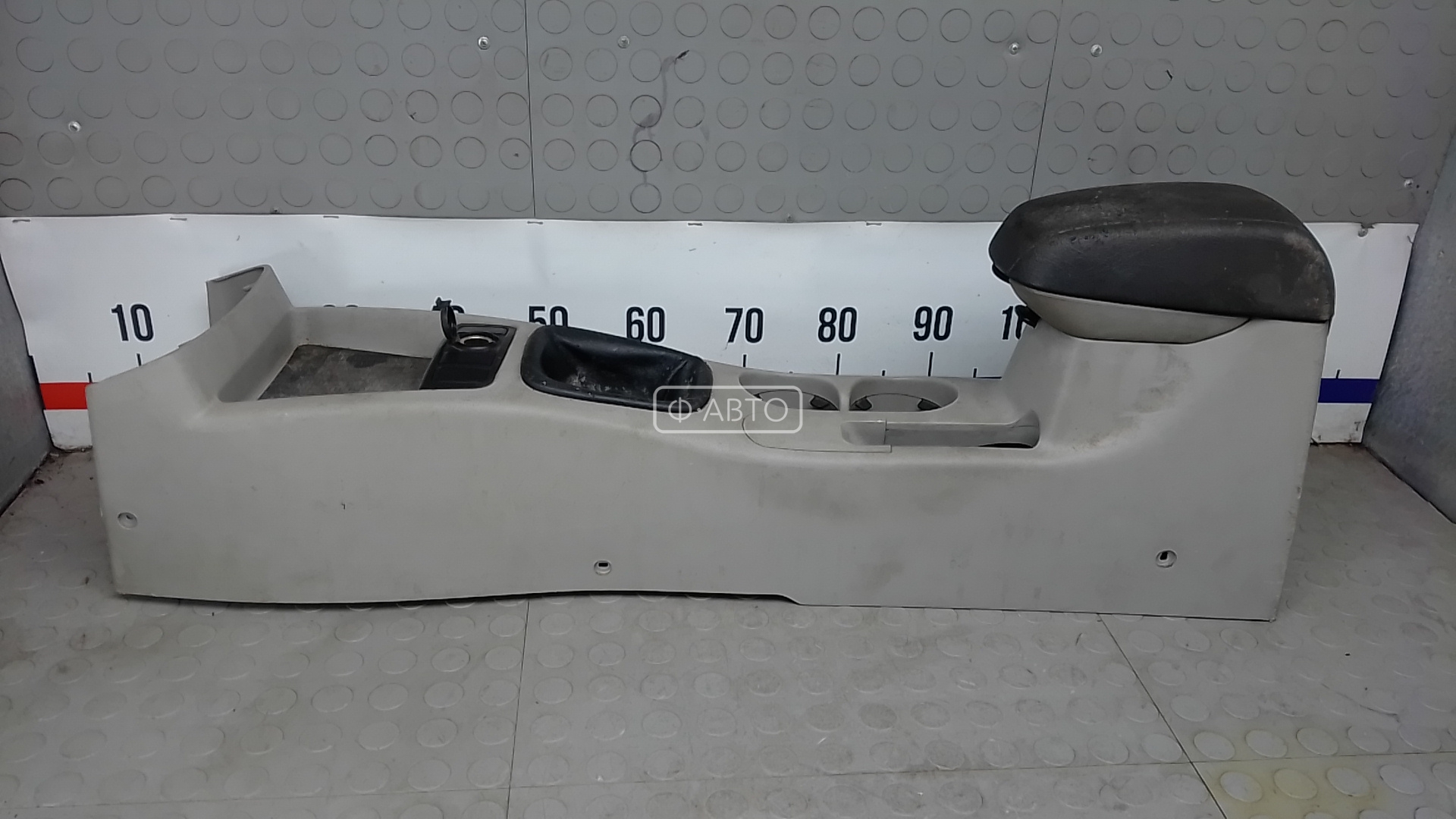 Подлокотник центральный