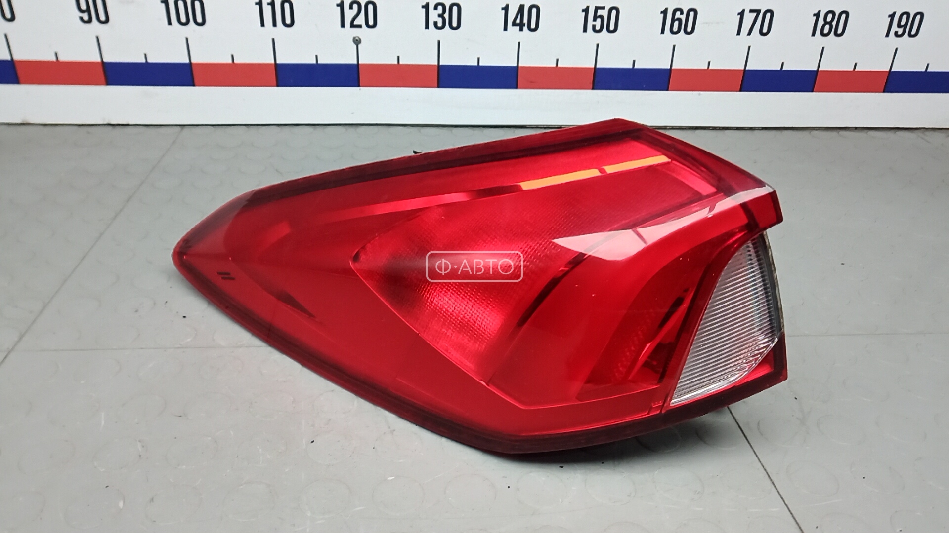 Фонарь задний левый