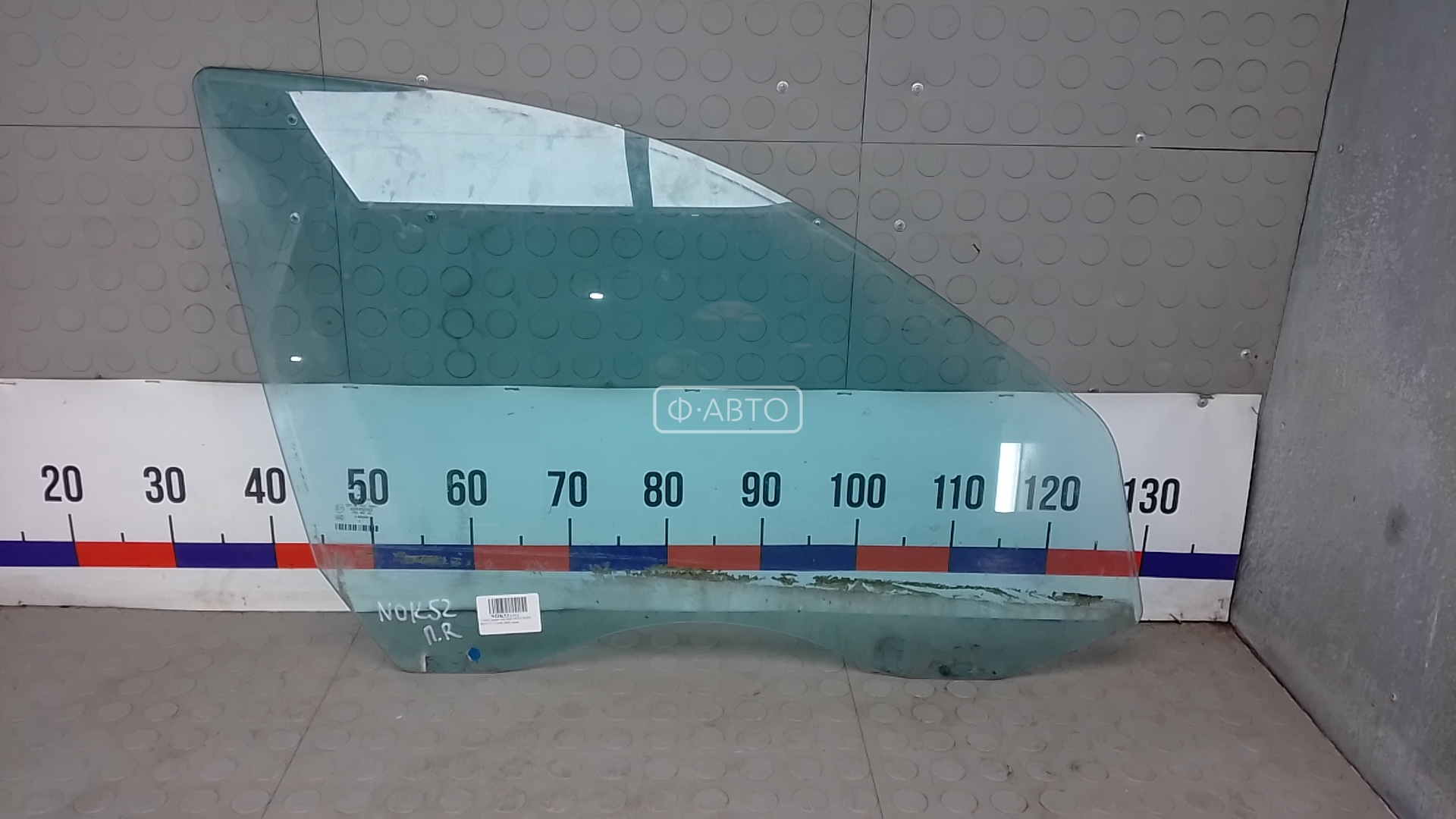 Стекло двери передней правой