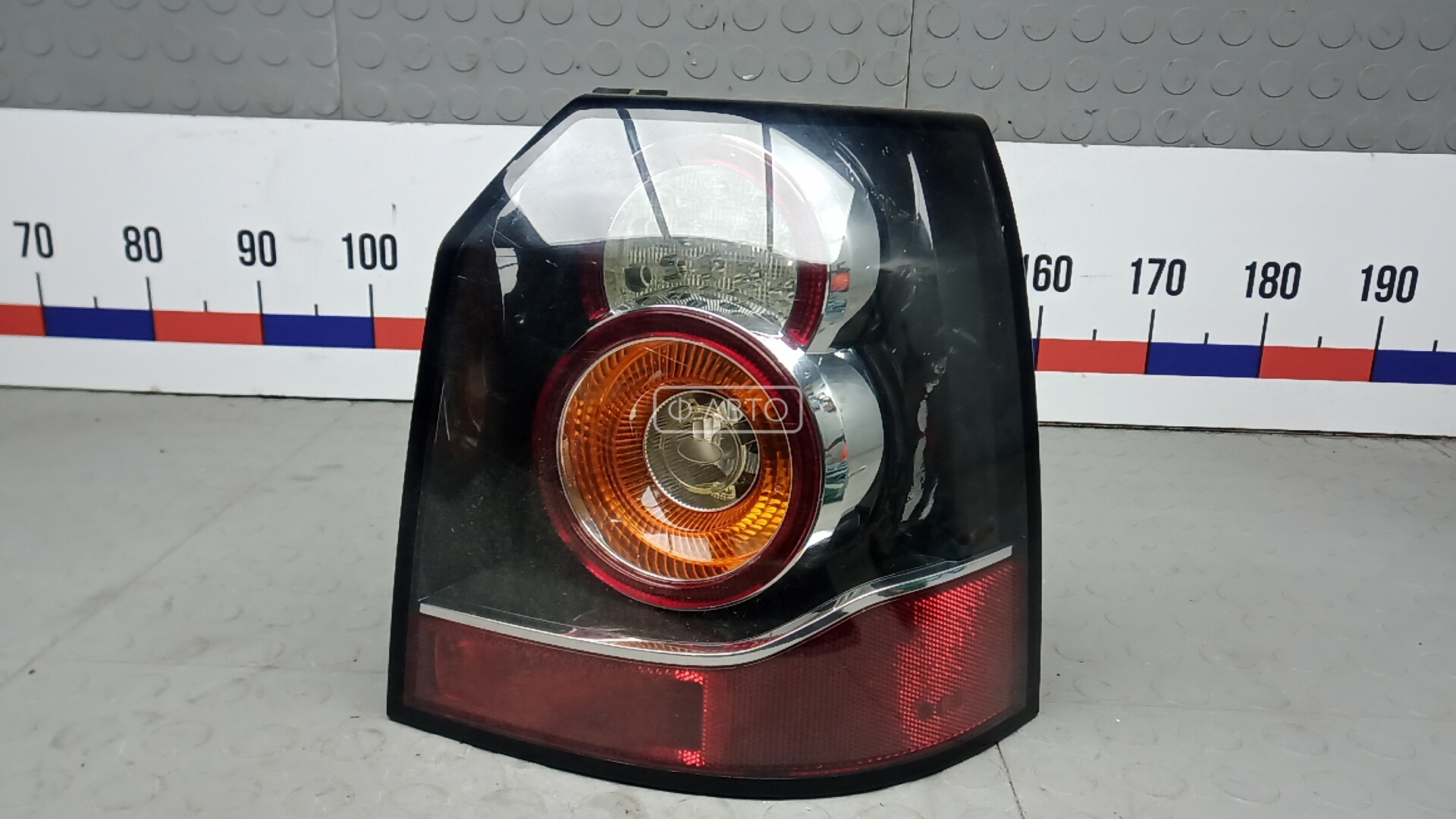 Фонарь задний правый